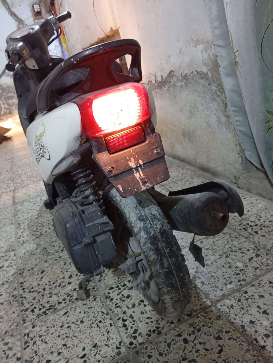 سلام عليكم دراجة فله للبيع دراجة مكفولة مكينتهة تخبل وناعمة سعر 750 وبيهة مجال ***********
