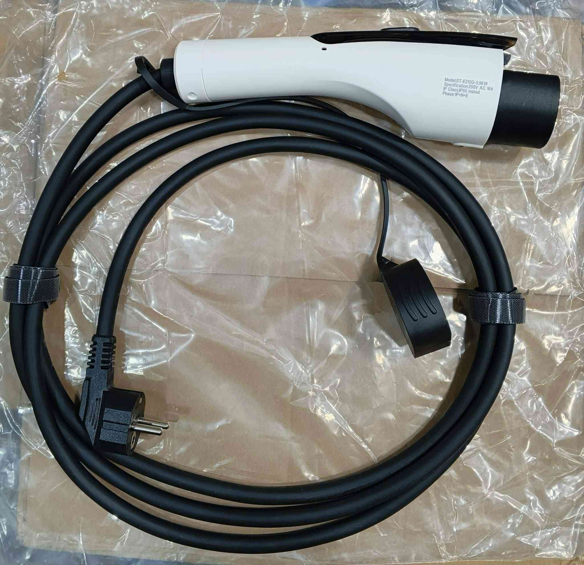 انتباه😍😍10 متر 100 الف 16 امبير /5 متر 80 الف
3 متر 70 الف
النوعيه الثانية ام الحماية وتحكم5 متر تحكم 16 امبير
ربط على الانترنت 
تحكم من الجهاز ومن الموبايل 
بيها حماية إضافية
150 الف
ادبتر ٤٠ الف مع التوصيل😎***********
