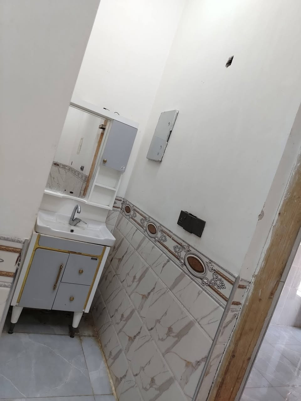 السلام عليكم يوجد بيت للبيع خلف مجمع الرحاب شارع المضيف مساحه ١٢٥ بسعر جدا  مناسب للاستفسار ***********
