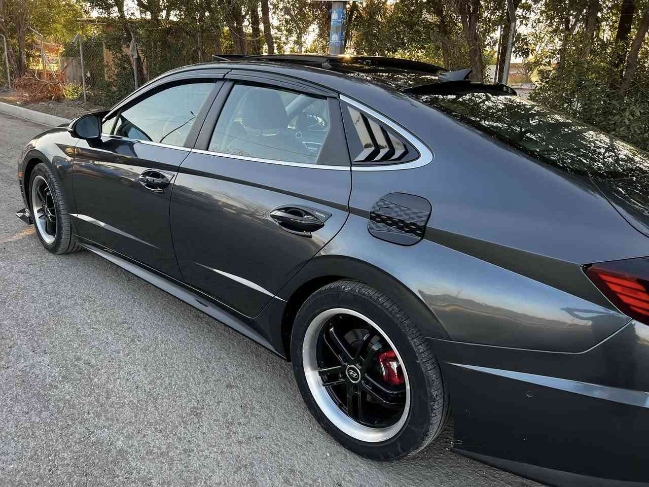 اعادة نشر بسبب الوعود الكاذبة  سوناتا( 2023) وارد امريكي
السعر 160وبيها مجال بسيط بيع او مراوس  بسيارة هايبرد يكون افضل ومقارب لسعرها 
صور حادثها مرفقة 
‏‎فــول - - ‏‎السـيارة نقصها كامرة امامية 
‏‎ب- ‎بصمة - ‏‎سقف بانوراما 
‏‎نضام سستم سماعات BOSS 12 سماعة 
‏‎شاشة كبيرة وتحكم بجميع اعدادات السياره
‏‎‏‎تشغيل عن بعد 
‏‎هاند بريك كهربائي - ‏‎نظام السياقة الاليه
‏‎كير شفتات بالستيرن‎
‏‎رادار جانبي نظام النقطة العمياء  
‏‎
‏‎‏‎كاميرا خلفية دوارة مع الستيرن
‏‎‏‎نظام مانع انزلاق ABS - ‏‎تدفئة كشنات ‎وتبريد 
‏‎كير لمس ( 8 سرعات ) 
‏‎‏‎لايت امامي زنون +  بكلايت ليد ‎- ‏‎
‏‎مقعد السائق كهرباء‎
مقعد الراكب كهرباء 
‏‎كشنات جلد تدفئة تبريد
نظام داتو شو بالجامة الامامية  
‏‎تبريد قطعتين + امامي وخلفي ‎- ‏‎تحديد كروز سرعة 
‏‎توقف ذاتي  مانع تصادم auto stop
‏‎رادار خلفي + ‏‎رادار امامي
‏‎محرك 1600 تــوربــو 
‏‎نظام الامن عند نزول من السيارة تنبهك في حالة وجود سيارة قادمة من جهة اليمين او اليسار   ‎
‏‎نظام تحديد المسار  
‏‎اوتو هولد مساعد الازدحام ونزول المنحدرات 
‏‎‏‎اربع انظمه قياده
‏‎شحن لاسلكي + منفذ شحن usp خلفي
‏‎صندوق ذكي يفتح عند الاقتراب نقصه بس الحساس وسعره20
والكامرة الامامية سعره 75 الف بس ماعندي مجال والله اتفرغله 

‏‎ويل كب حجم 18  
الاستفسار على الرقم ***********
