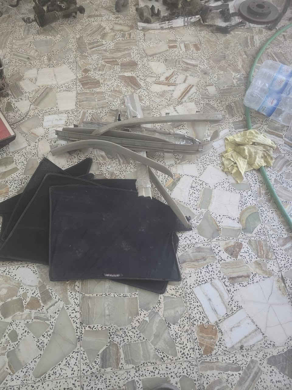 السلام عليكم اخوان غراض مال ملكه كله شغال الله شاهد فتح من السياره مسطره ديفور الجبير هيه والمجاول كامله ومشطه اباطشي رقم الهاتف *********** قيم وخذ وبيك خير ودلل وتساب موجود
