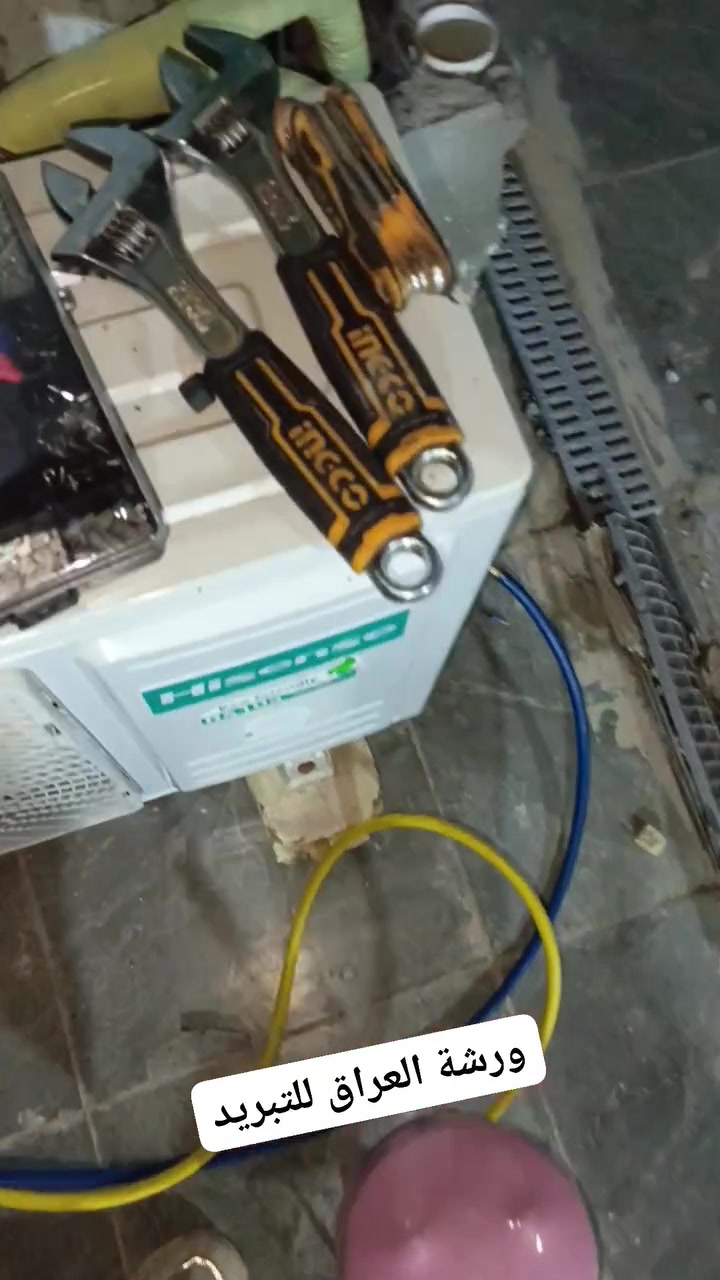 #أحد_اعمالنا 🔧 
صيانة وغسل ولحام ليك ونصب سبلت نوع هايسنز حجم 12000BTU  R410 
للتواصل ***********

