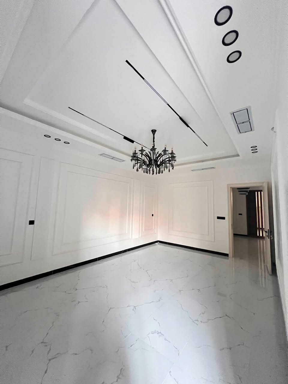 🏠 گەرەکی سەربەستی (32ی پاڕک) - (32 Park) Sarbasty
خانوو بۆ فرۆشتن 
~ بە رووبەری 200م٢
~ 4 ژوور نوستن
~ ژووری پێشوازی و هۆڵ
~ چێشتخانە
~ گەرماو
بۆ زانینی نرخ پەیوەندیمان پێوەبکەن.
***********
