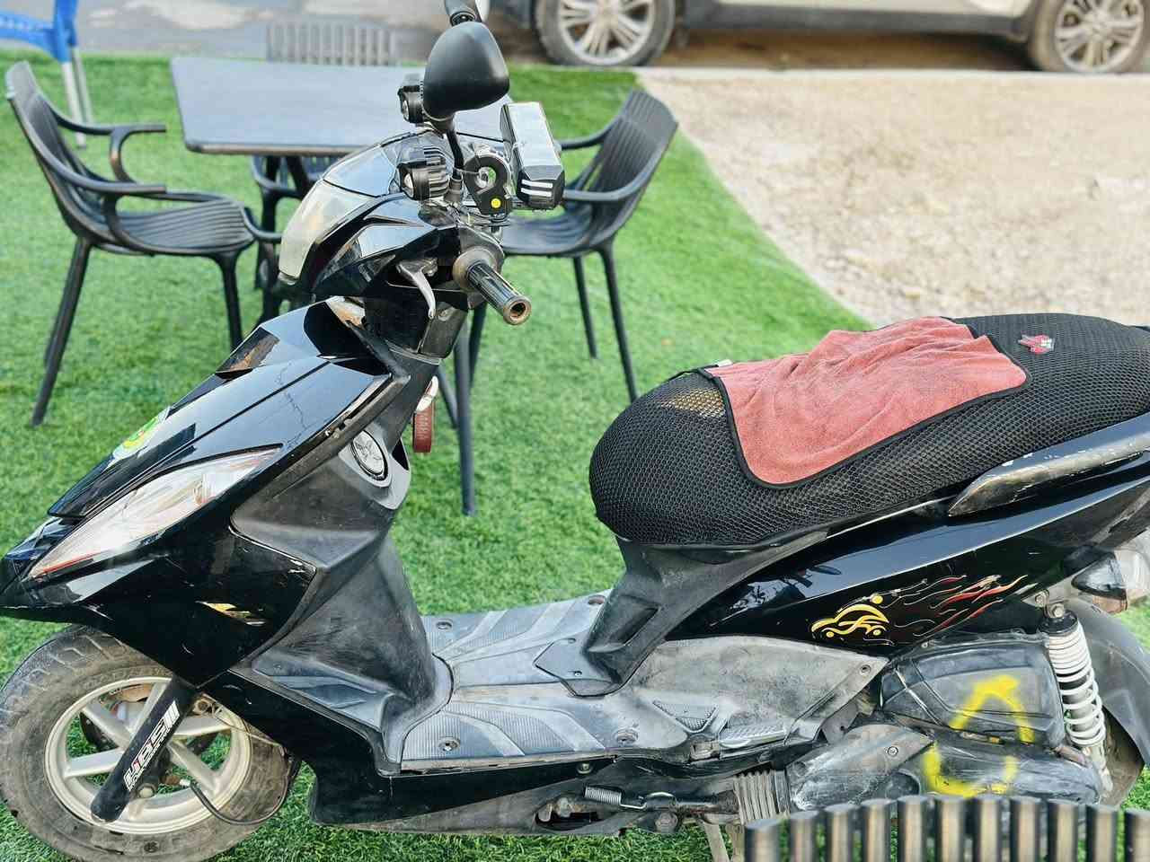 سلام عليكم 
دراجه جي تي ار
للبيع دراجه نضيف محرك ممفتوح نكره سلف
الكفرات تجاري جدد
تجي وتفحص بايدك
السعر 600
العنوان بغداد الكرخ حي الجامعه
تواصل ***********
