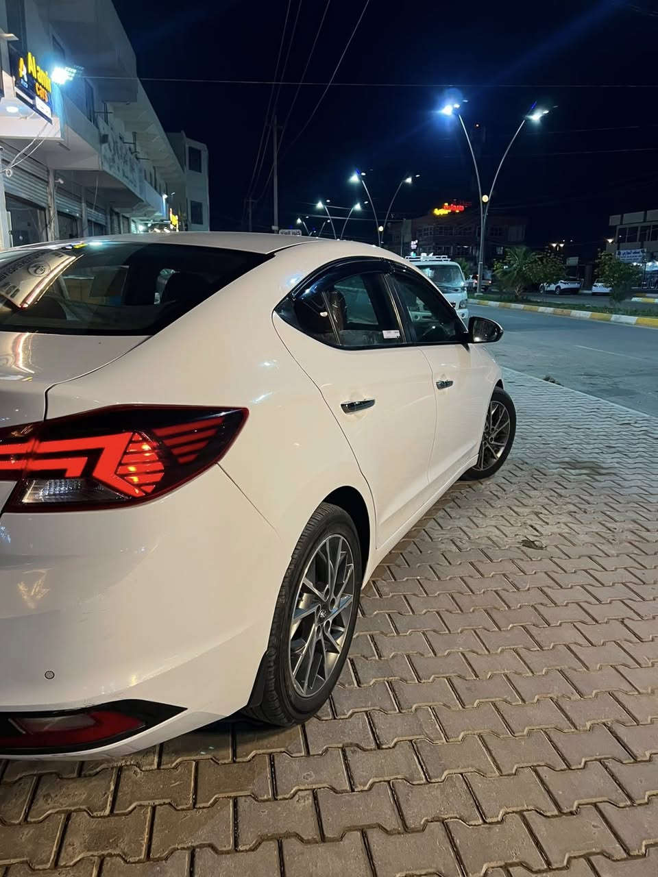 السلام عليكم
النترا 2020 خليجي 
فول مواصفات 1/1
بيها بارد وصبغ اقل الشبر بنهاية الجاملغ الخلفي رش فقط 
السياره رقم بغداد شرط التحويل هزه سنويه جدد
مكينة 2000 دوووووش 
سياره نضيفه وجاهزه السعر 145$
العنوان المنصور ***********
