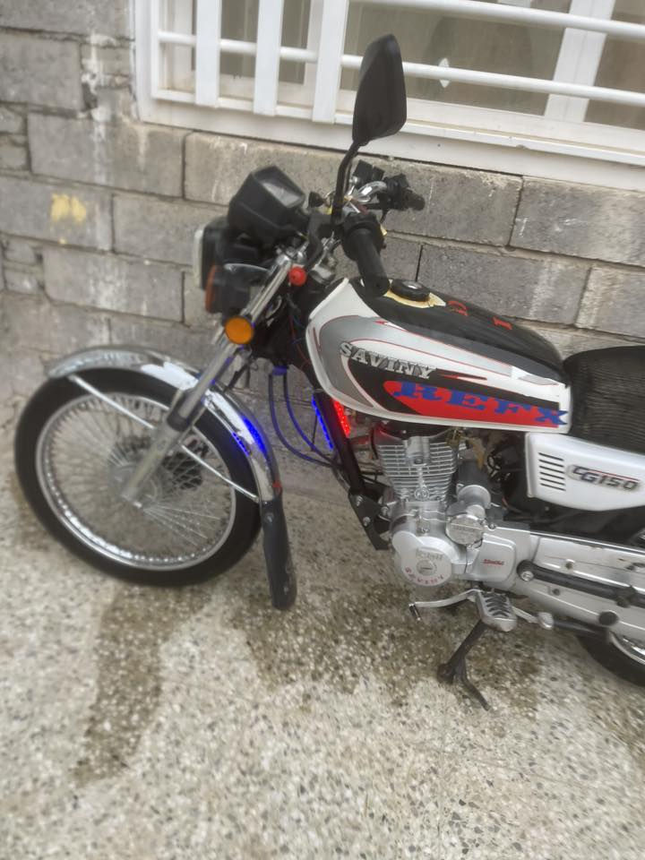 للبيع دراجه سيفان موديل ٢١ دراجه نضيفه محرك ما مفتوح كهربائيات كلها شغاله ***********
