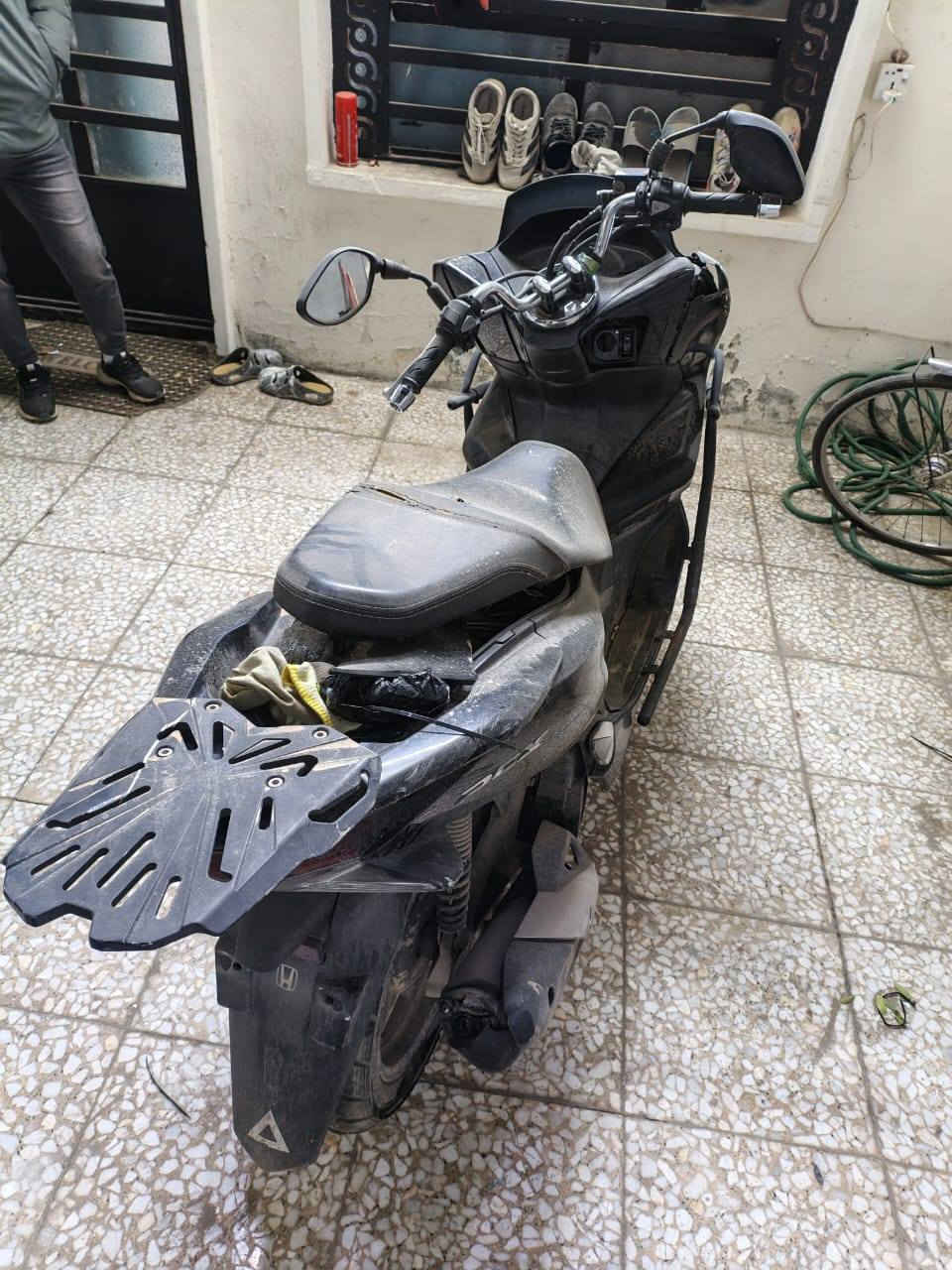 دراجه Pcx للبيع دراجه ابيعه على حطته جيل الثالث تجي شوفه متعجبك عوفه دراجه شغاله سويت بيه حادث بصيط او تركته *********** سعره 15 بيه مجال مكاني بغداد
