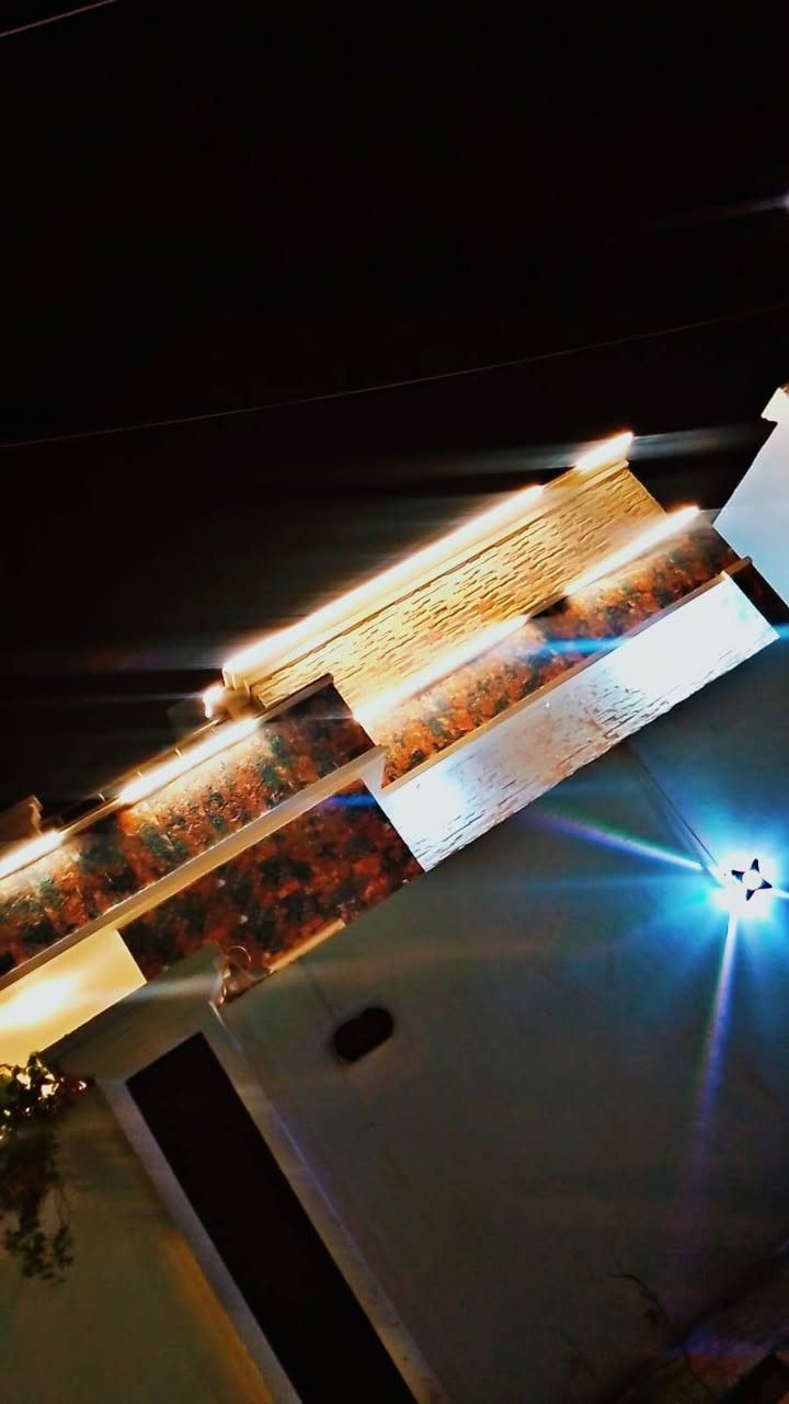 السلام عليكم السلام عليكم بيت للبيع 📍الرمادي 6 كيلو مجمع المستقبل مساحه 250م طابق واحد غرفتين صاله ستقبال مطبخ كراج سياره حديقه نضام ترك حمامات داخليه وخارجيه 
السعر 85 وبي مجال 
هاتف ***********
