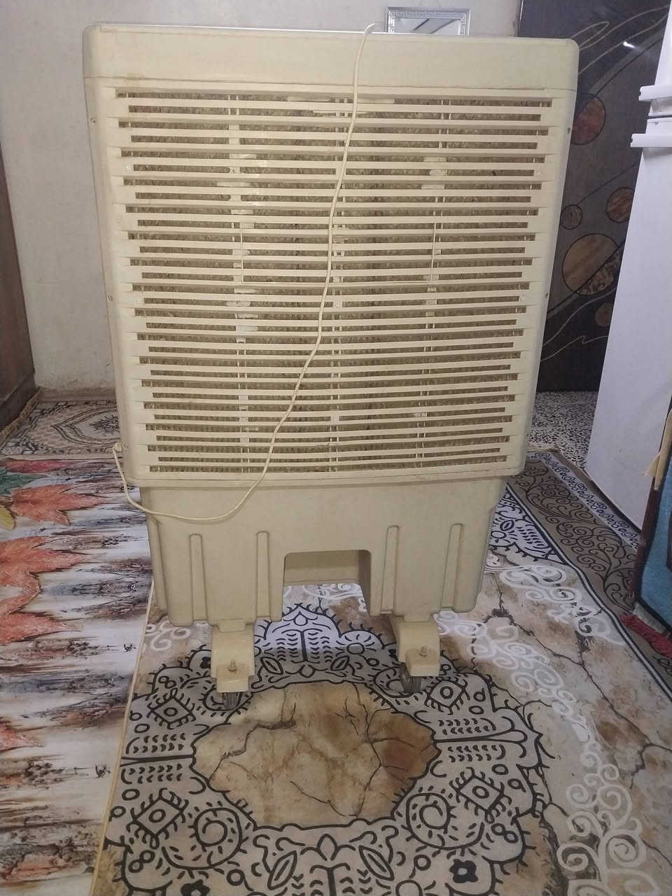 السلام عليكم
كوفيره للبيع 

مستخدمه شهرين فقط 

السعر  150 وبيهه مجال بصيط

للاتصال ***********
