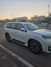 برادو VX • ٢٠٢٣ • ٧٥٠٠٠ كم