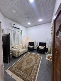 بيت ١٠٠ متر ١٠ في ١٠ غرفه جوه ٥ في ٤  غرفه فوك ٩ في ٤ بعدها ماكامله  ا...