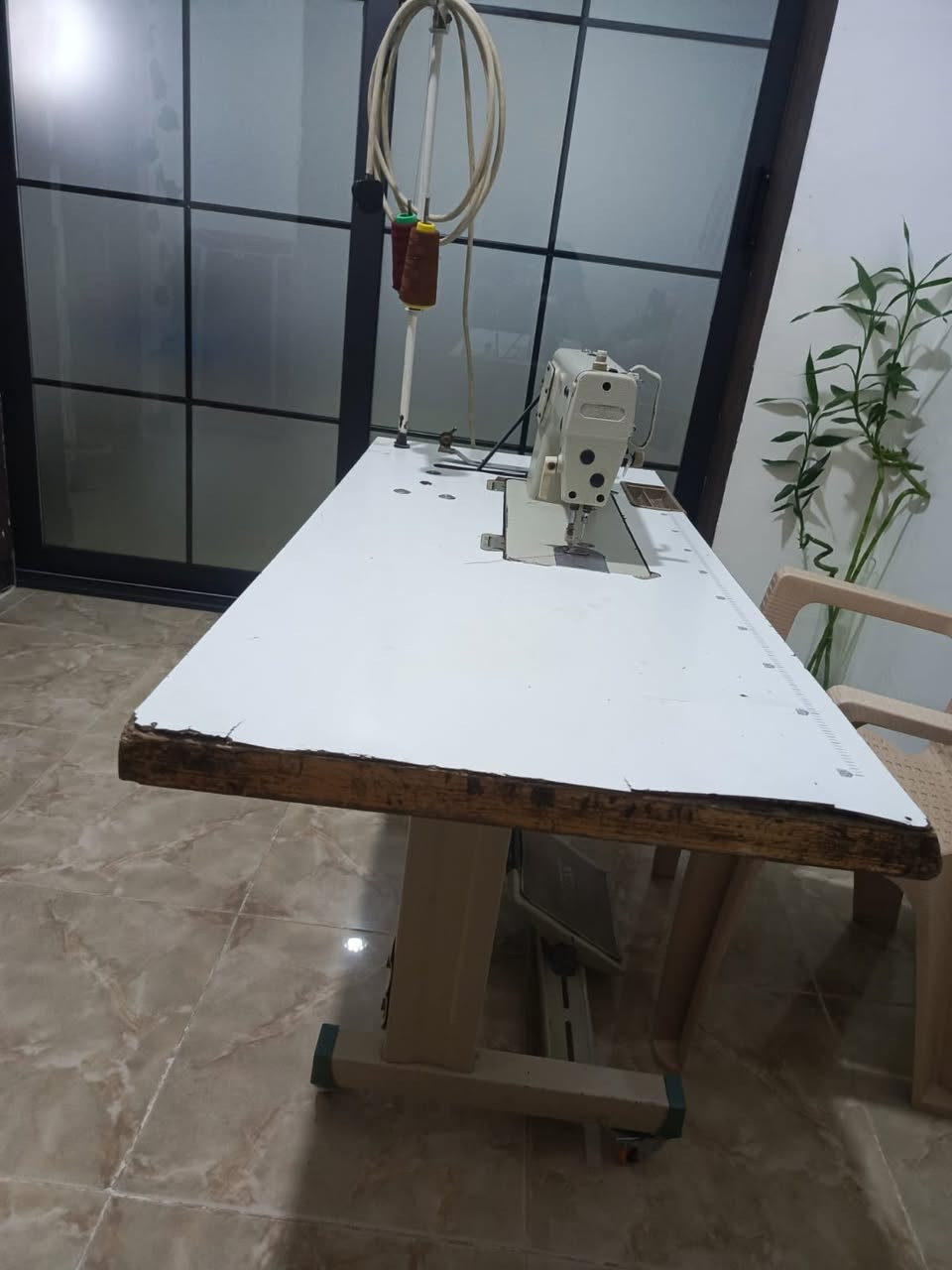 السلام عليكم مكينه خياطه صناعيه للبيع شرط التشغيل وشرط الخياطه السعر 250 وبيها مجال بسيط شراي خاص مفتوح ستفتار *********** عنواني كركوك حي النصر
