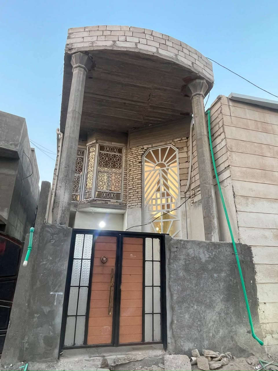 بيت للبيع. طابو زراعي قياس 140 م واجه 5م *28م
بيت نضيف ومرتب ميحتاج اي صرف 
طابو زراعي وعراقي  
السعر 100 مليون 
*********** الموقع مناوي لجم خلف مدارس مروج المناوي
