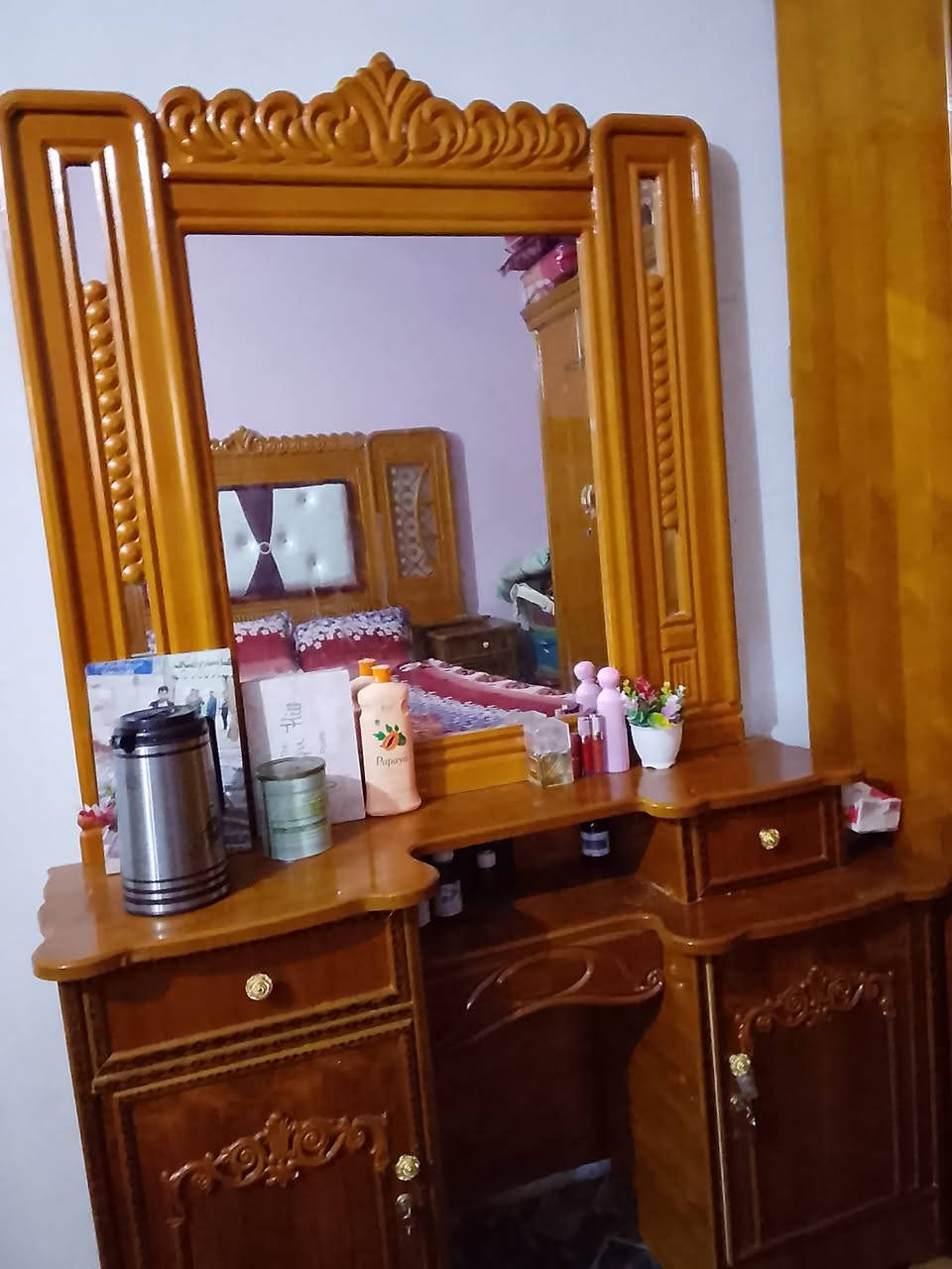السلام عليكم غرفه جديده مستخدمه قليل السعر 850 وبيها مجال مكان الرميثه***********
