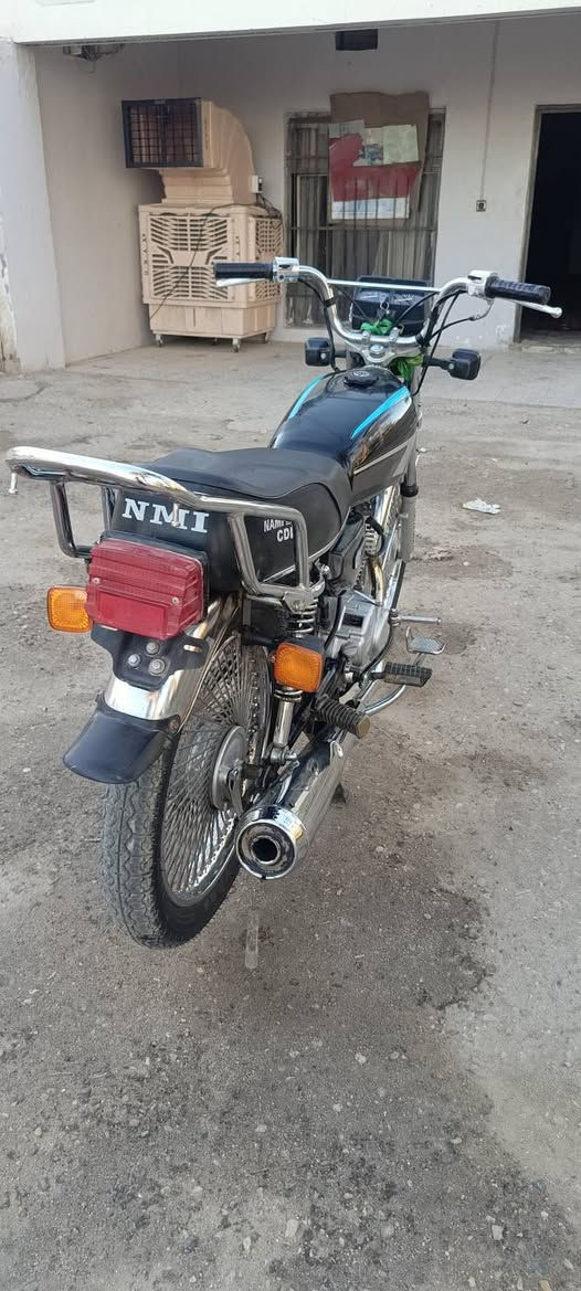 السلام عليكم 

للبيع تايكر 2021 كلك مكانها الطليعه منطقه الجذع السعر 350 وبيها مجال ***********
