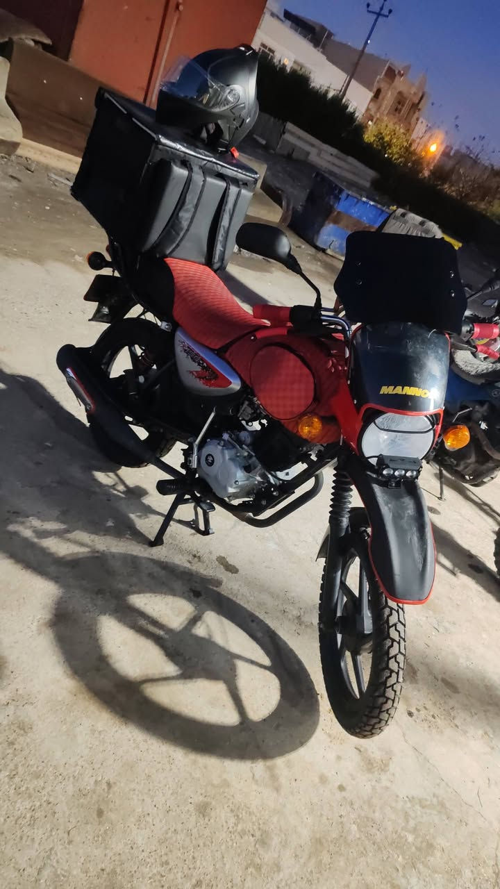 موجود دراجة بوكسر رقم أربيل سنوية وتحويل مباشر تنتهي السنوية عام ٢٠٣٠ الدراجة بعدها صفر ماشية 6000  عليها كماليات وليتات وكشافات ودرع ما تحتاج ولا ربع للبيع للتواصل +9647511852098
