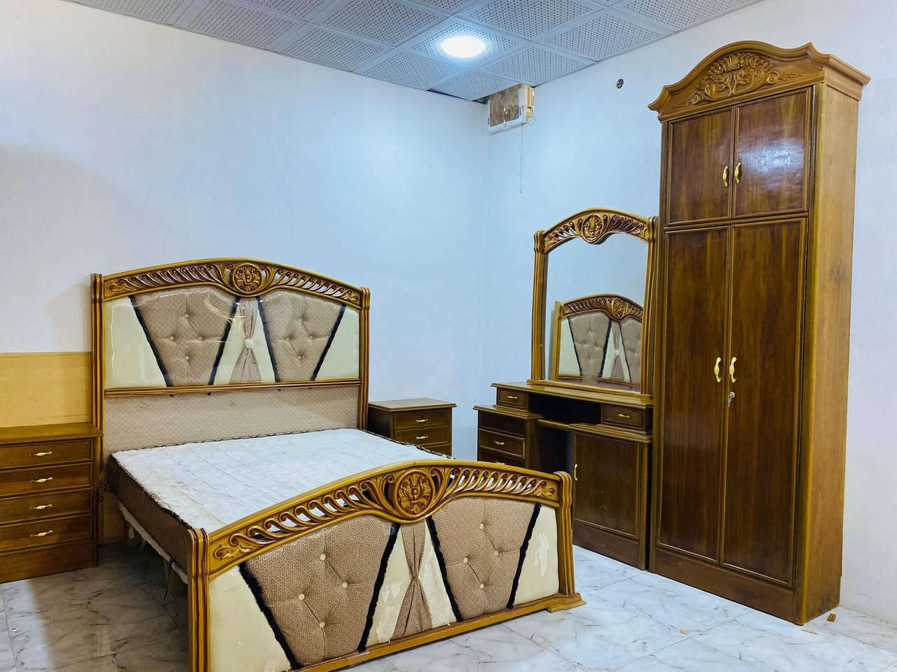 سلام عليكم عندي غرفه نوم مستعمله للبيع صاج عراقي توجد خدمة توصيل ***********
