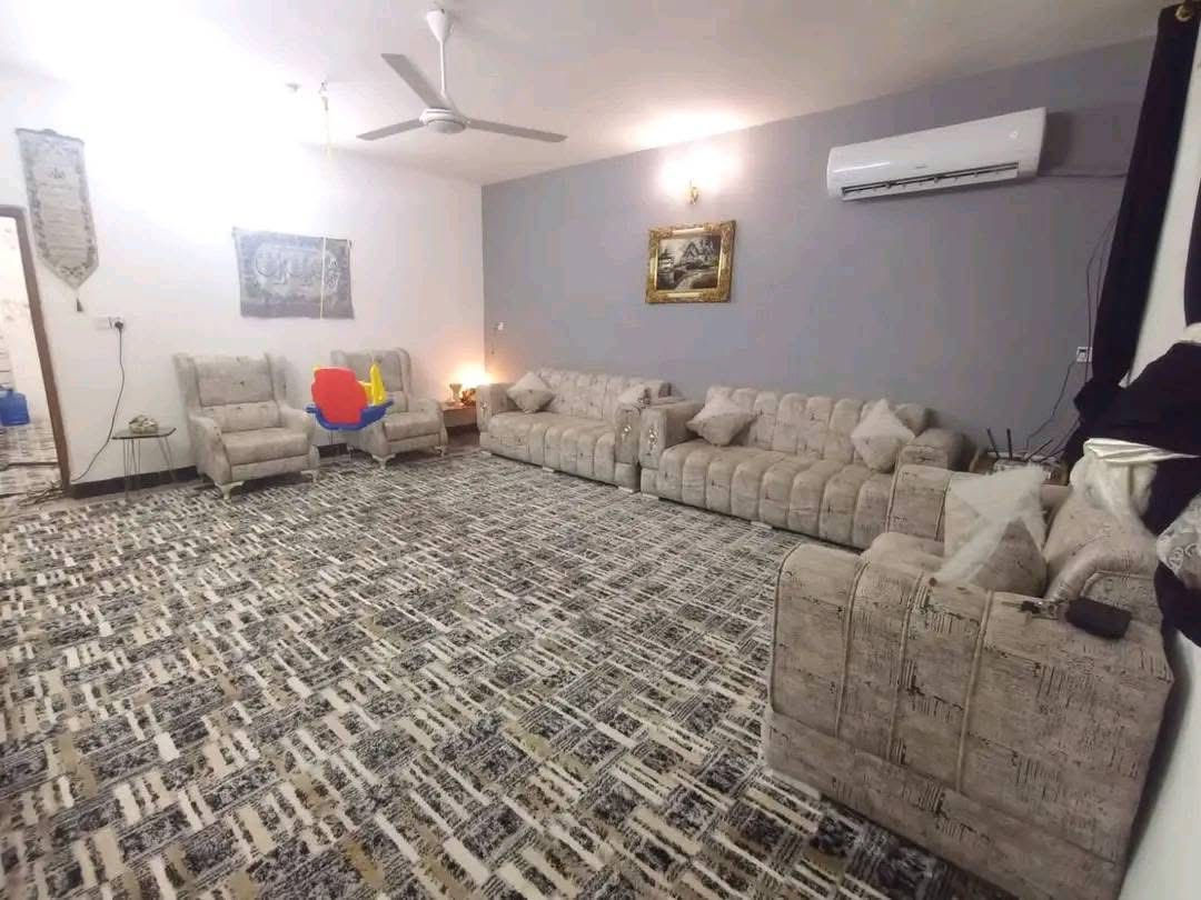 مشتمل للبيع مساحته ١٠٠متر طابق واحد  يحتوي على صاله وغرفه نوم ومطبخ وصحياته بناء جديد على شارع ١٥ مقابيل المستوصف حي التراث للإستفسار اتصال.
*********** بيه واتس اب...
