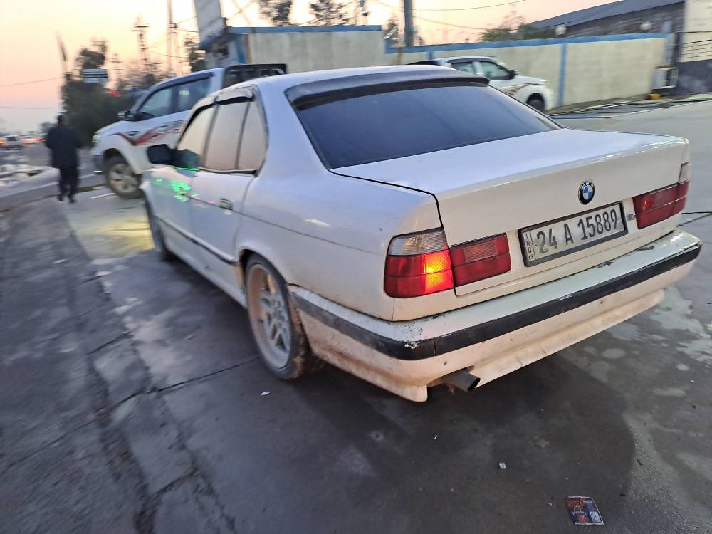 BMW1990.     /رقم سنه وي جديد هتا ٢٠٢٨ كبس 520  كير عادي.  سلايت تبريد جام كاربياي. زور هاوينه. به لاي سكن وركرايه بشو بشت خاوينه زور. كيرمجينه شرت. ويل كب M غرامه 525 هزاري. لسره أربيل, العراق


**إذا كنت صاحب هذا الإعلان وتريد حذفه لأي سبب، رجاءا أرسل رسالة إلى الدعم الفني**