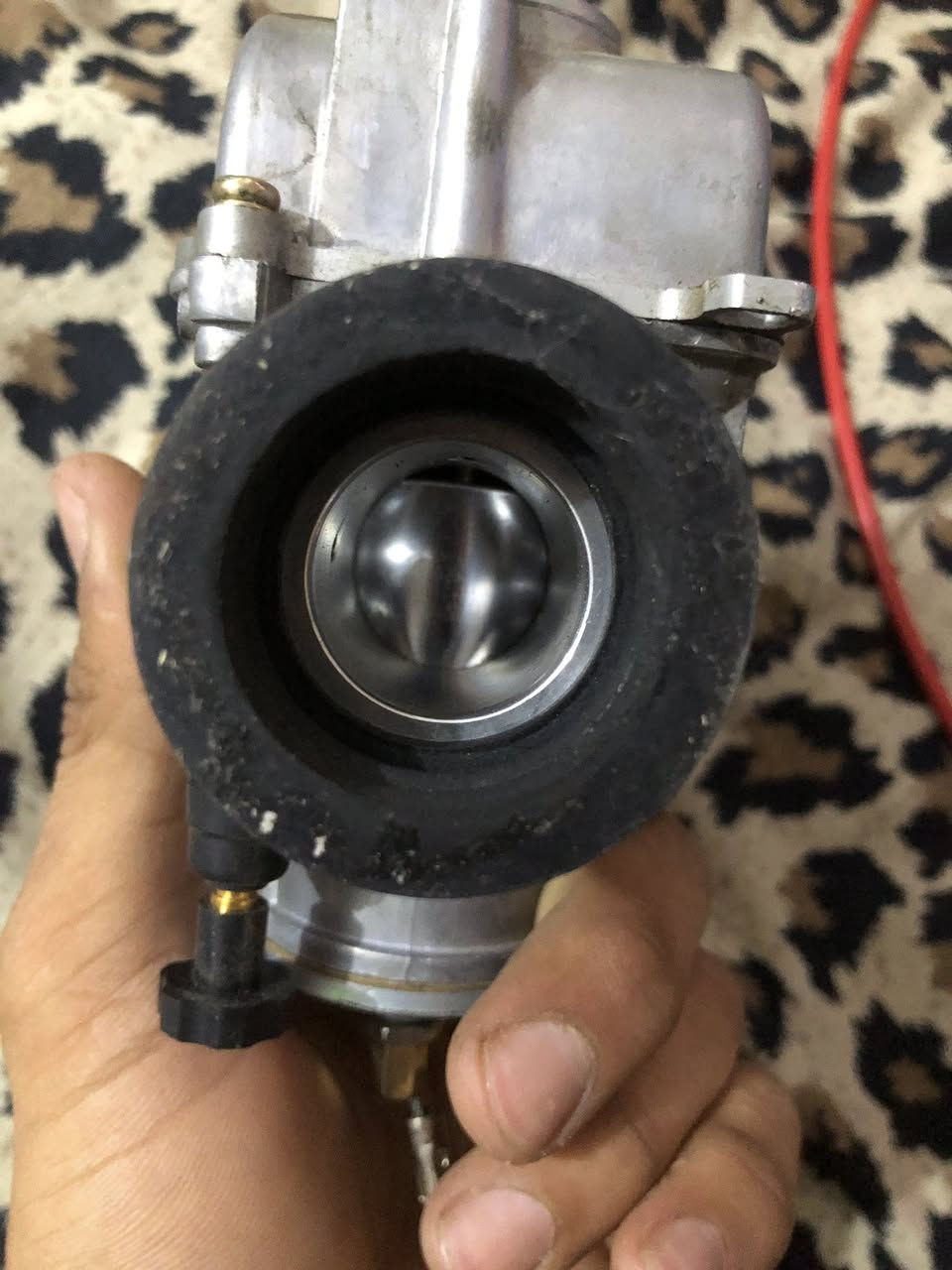 سلام عليكم كابريتر قفاز البيع ما مشدوده مال مكينه 55و49حجمه 24كابريتر فول مكاني دوانيه مركز مراوس ماكنيت هيه مروحه مالته هم توهم لا بيع ب35وبيه مجال


**إذا كنت صاحب هذا الإعلان وتريد حذفه لأي سبب، رجاءا أرسل رسالة إلى الدعم الفني**