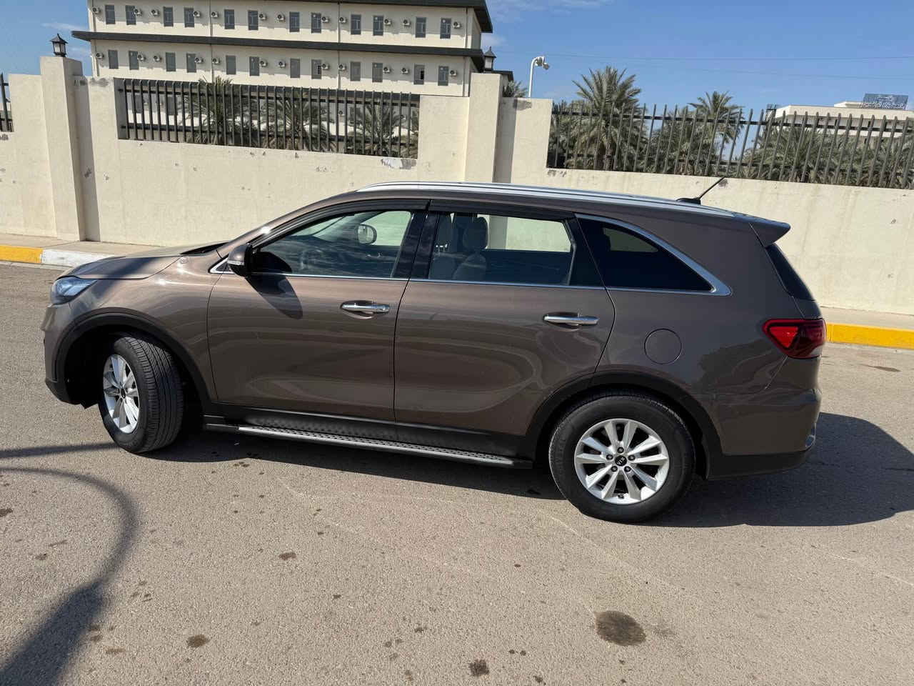 � سورنتو 2019 – الشكل الجديد

للبيع او المراوس

🔹 المعلومات الرسمية:

 • رقم بغداد الدولي (الجديد)
 • سنوية وهزة جديدات لغاية 2029
 • تحويل ثاني يوم باسمي
 • 7 ركاب

🔹 المواصفات:

 • تدفئة وتبريد (قطعتين)
 • إشارات مرايا
 • تحكم ستيرن
 • مانع انزلاق
 • تايرات جديدة (صار عليها أسبوعين)
 • صدر أمامي وخلفي جديد
 • شاشة كبيرة ديجيتال (بلادي)
 • كامرة دوّارة
 • حساسات مرايا
 • حساسات أمامية وخلفية وجانبية

🔹 الحالة:

 • حادث بسيط جانبي
 • جملغ وبونيت صبغ
 • شوية إشبر بباب السائق (إشبر فقط)
 • السيارة بالشرط

🔹 ملاحظات:

 • السيارة جاهزة
 • خير من الله
 • مناقصها ولا برغي

📍 الموقع والسعر:

 • المكان: ديالى – بعقوبة
 • السعر: 175 (قابل للمجال)

الهاتف *********** بعقوبة, ديالى
