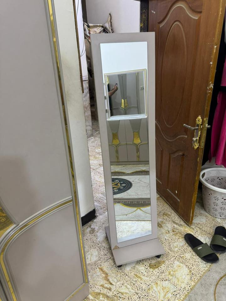 ياالله السلام عليكم للبيع غرفه نوم غرفه نضيفه كلش مثل ما موضحه بالصور استعمال قليل كلش مكاني بغداد سبع البور السعر خاص ***********
