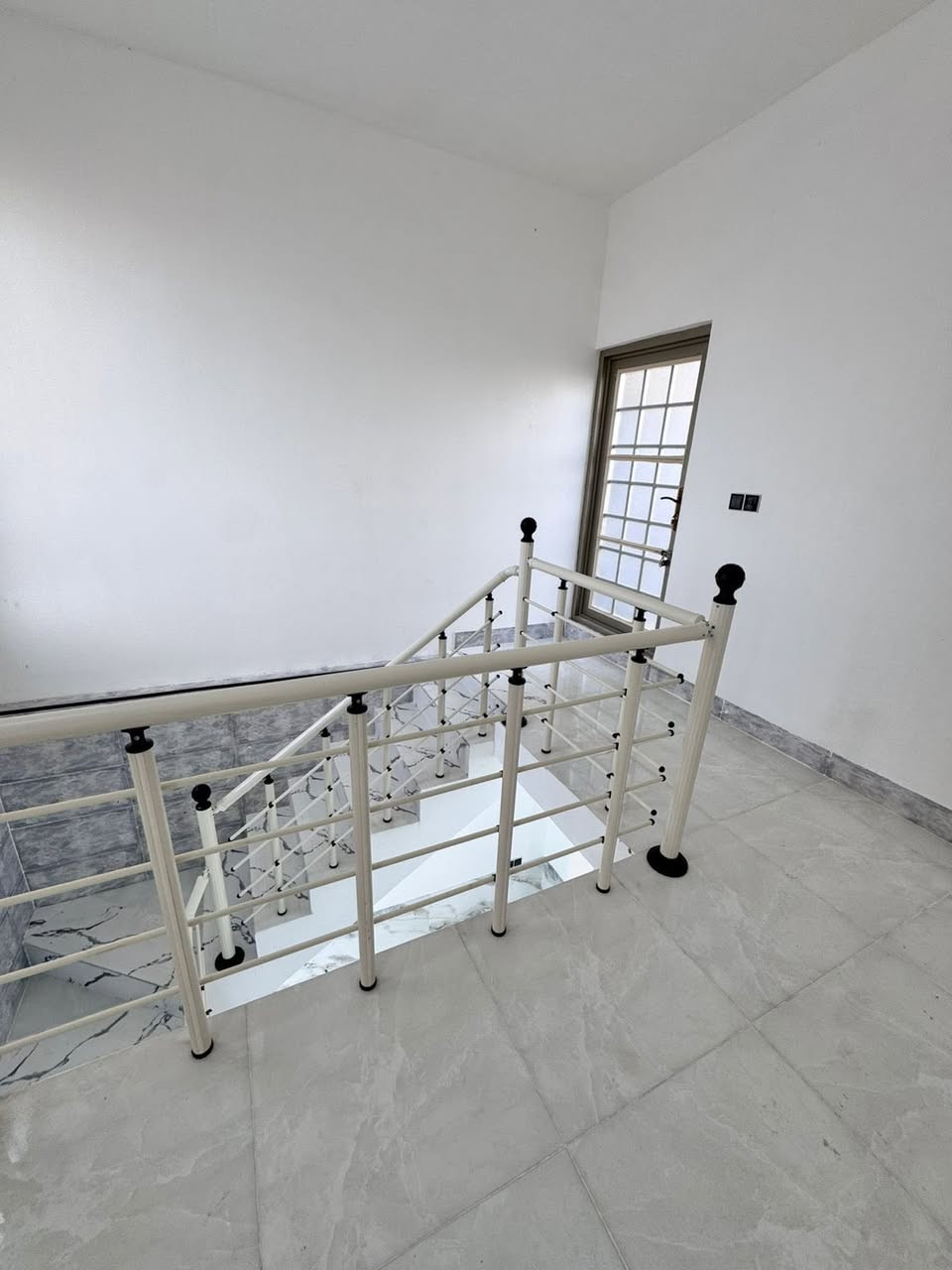 دار للبيع مساحته 100م 🏠 مكانة حي العسكري قطاع 16 بناء 

طابوق جمهوري عده الستارة البيت بي 2 غرف نوم 💤 وستقبال 

ومطبخ وصحيات بناء 2026 درجة أولى ✅

معروض مباشر من صاحب البيت 🏠 سعره مناسب جدا 

للاستفسار ☎️

***********
***********
