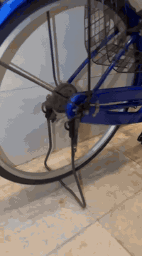 يا الله شباب بايسكل بناتي مال حاويه بايسكل كامل مكمل 
حساس داينمو شغال بايسكل بعده محد صاعد بي 
حاويه اكرر
حجم 26
وياله مختمه 
لون حلو 💙
مكان بغداد بياع.   راسلوني علا رقم وبل خدمه اني.  {***********}
                             سعره 100. وخادم لطيبين 🔥💯
