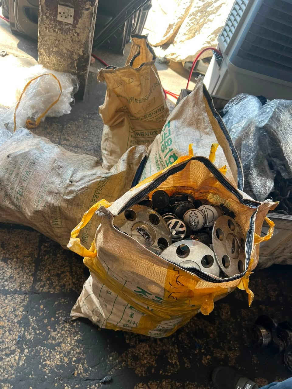 يوجد كب ويل جميع السيارات 
شركة ماهر الحجار 
يوجد توصيل لجميع محافظات العراق 🚚 
للتواصل
***********….. ‭***********‬……‭***********‬
