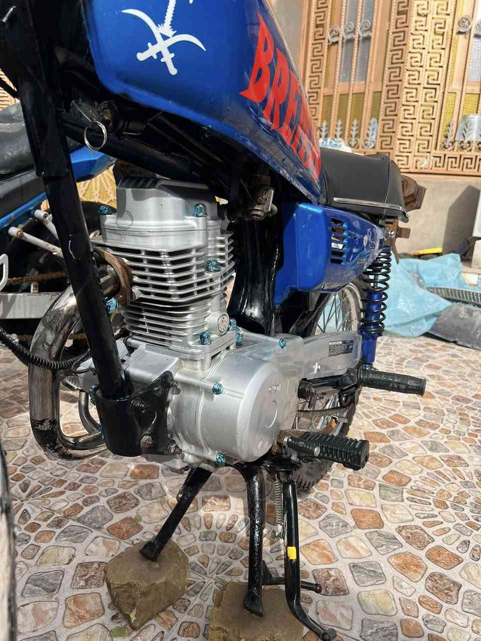 سلام عليكم دراجه ايراني نامه  اوراق مديل 2020 جاهزه دراجه اوراق اصولي شلعه ومعدل تخبل دراجه محرك نضيف مكفول من نضوح ومن صوت من دخنه كله مكفول ضفيره وباتري وياها سعر 800قفل مكاني بصره ابو الخصيب رقمي ***********
