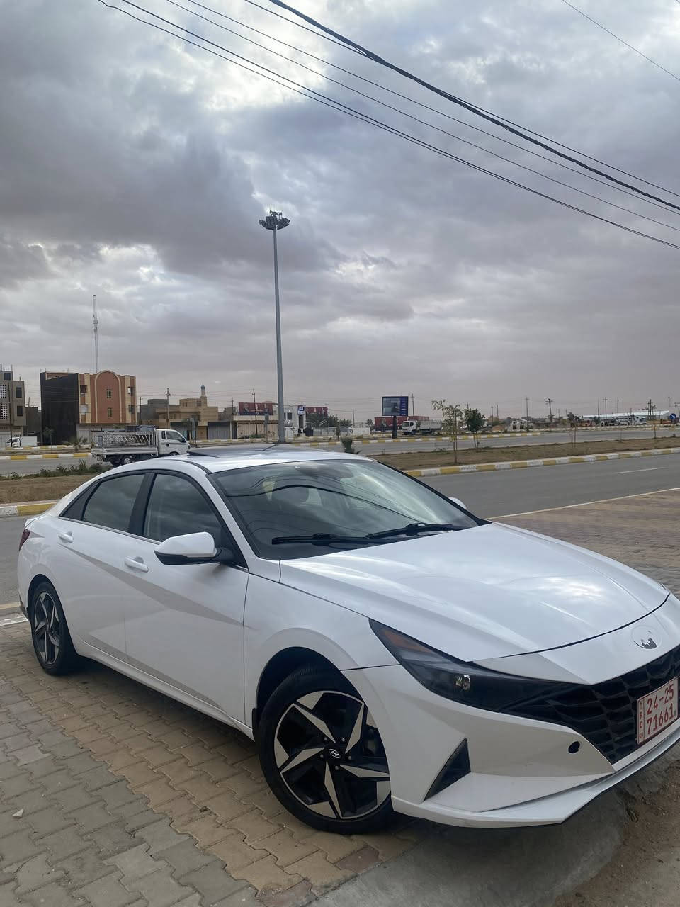 النترا  هايبرد موديل 2023 فول مواصفات ❗️لمتد
حادث خفيف چاملغ وبنيد صور الحادث موجودة بالمنشور ❗️
المواصفات.......
🔹فتحه سقف 
 🔹تشغيل عن بعد
🔹بصمة ابواب 
🔹مع إشارة باليدات وتكون فقط لمس بدون ضغط على زر
🔹مستشعر الاقتراب من السيارة من الجنطة والابواب 
🔹لد داخلي متغير 
🔹سماعات بووز افضل شركة صوتيات مع دمام خلفي وامامي
🔹كراسي تدفئه وتبريد
🔹كرسي السائق كهربائي  ميموري وضعيتين
🔹لون الكشن جلد أسود
🔹نقاط عمياء 
🔹رادار خلفي 
🔹رادار جانبي 
🔹ويل كب
🔹تحديد مسار 
🔹مثبت سرعه 
🔹وقوف ذاتي 
🔹مانع اصطدام
 🔹ثلاث انظمه سبورت وسمارت ونورمال 
🔹شاشه كبيرة متصلة 
🔹كامرا  خلفية دوارة 
🔹يمكن تشغيل الكامرة الخلفية اثناء القيادة 
🔹اوتو هولد 
 🔹هندبريك بصمة
محرك 1600 هايبرد
ماشيه  75 الف دخلت العراق ماشية 63الف 

اللون ابيض

🔴السعر 147$. وبي مجال السيارة بدون رقم تترقم أربيل شمال فقط !‼️
للاستفسار الاتصال على الرقم ***********
