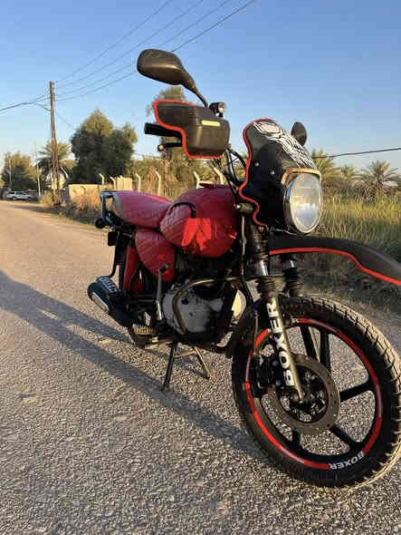 سلام عليكم 
بوكسر موديل 22
دراجه كلش حلوه ونضيفه 
دراجه كلشي بيه شغال 
تايرات  تخم جديد 
اوراقهه اصلي يعني أتروح كبل ترقم 
دراجه مجفته تجفيت شركه يعني كله ليبر لوردي صارلهه يومين من مجفتهه 
السعر مليون ٣٥٠ وبيه مجال  
بغداد الحسينيه الراشديه 
***********
