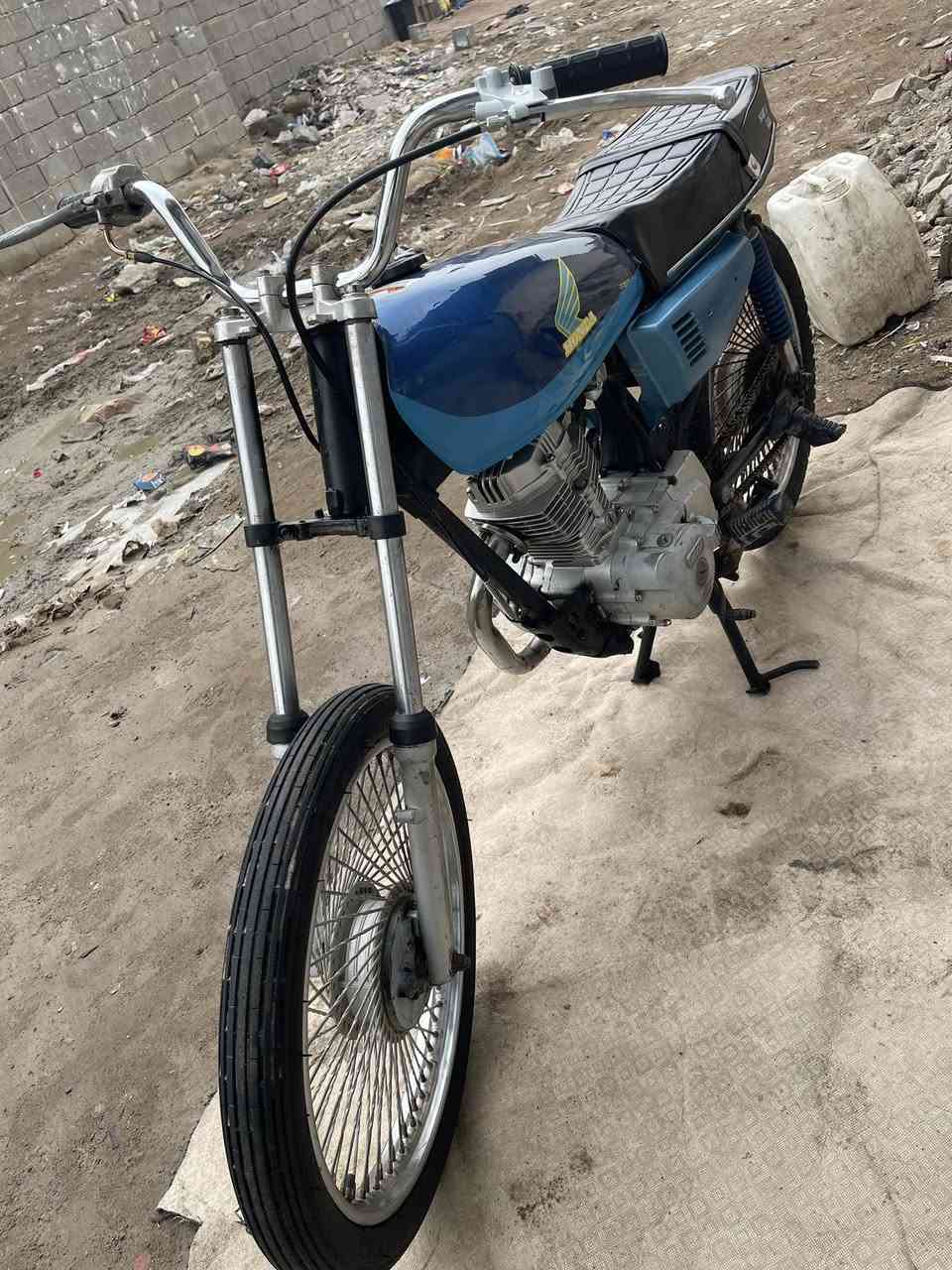 سلام ￼ عليكم ￼￼￼￼ دراجه لبيع دراجه حلوه 
يحتاجله بس دبلات كدام غراض كله جديدي 
سعر 325 وبيه مجال حاك جيه 
بصره 5ميل رقم لهاتف ***********￼
