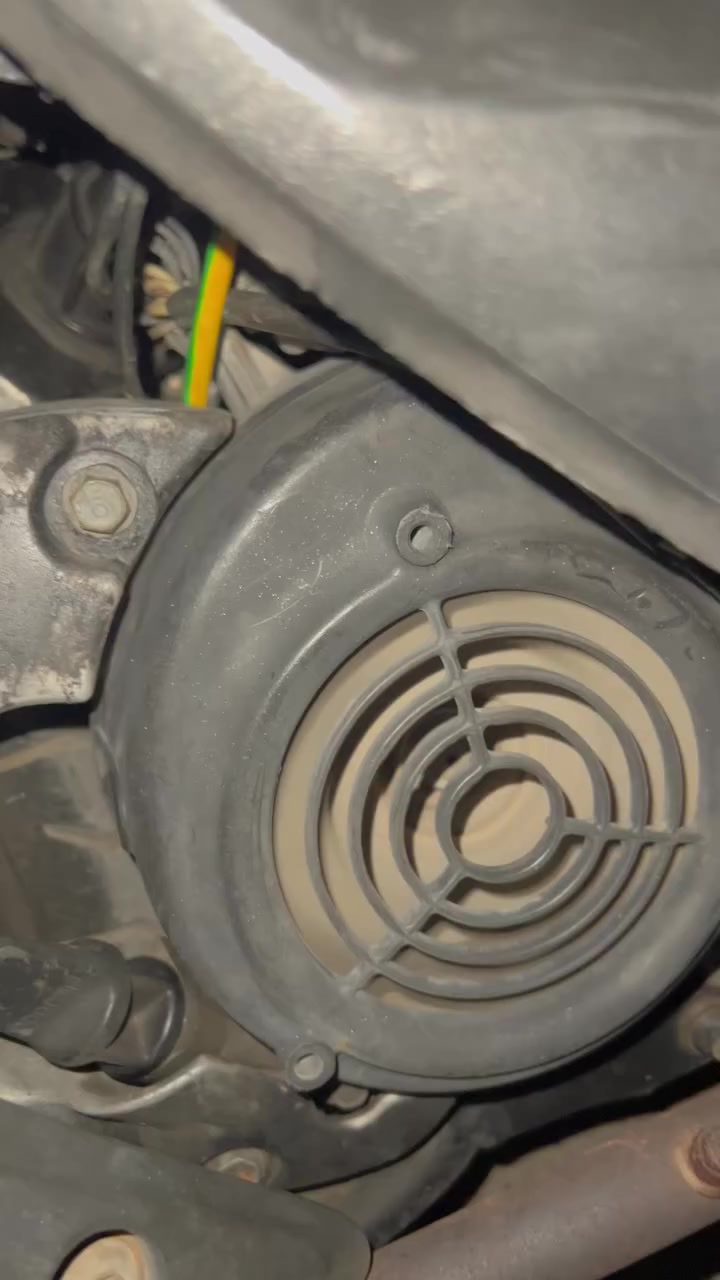 السلام عليكم للبيع دراجة سكنس
‏ ‏الدراجة حلوة ونظيفة وكلها بلادية ‏الظفير بلادية ‏والحمد لله أين نقص ما بيها ما عدا العداد فقط ما يشتغل اما الباقي كله شغال كفرات البلا كلها ختم واحد يعني تجي تشوفه بعينك وت تقتنع   المكان حي الجهاد الرقم  ***********   اخوتي رحمة على والديكم مو شر لا يتصل  ￼ السعر  ٥٥٠وبها مجال ￼￼
