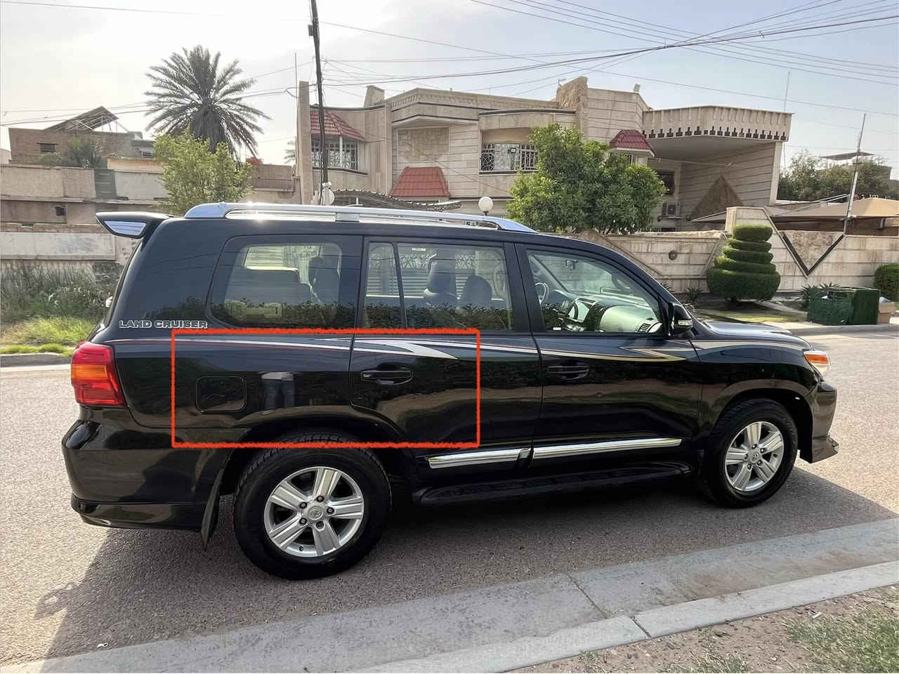 #مكلف بالنشر 
السلام عليكم 
للبيع للبيع 
لاندكروز فطيم ام الطفايه رقم بغداد  
2015 فئة GXR
ماشية 199 كم حقيقي
{حادثها ال موضح بالصور { تعديل او صبغ } 
او اتبدل بيها بنيد قطعه اصليه + القطعه الصغير من الجنطه هم قطعه اصليه 
بسبب صارت طخه جدااااا خفيفه بدايه البنيد او مايتعدل ف بدلته وعندي صور البنيد} 
#اما السيارة ف مكفوله كفاله عامه من لغد وشاصي وايرباكات 
كذلك كير مكينه بعدهم على وضع الشركة مكفولات ( مامفتوحات ) 
مواصفاتها 
داخل صاج ملكي مع غرفه لون حني جديده جدااا
سلايت روف
تحكمات استيرن 
كشن كهرباء 
تشغيل عن بعد 
٥ بصمات
حساس امامي خلفي 
كامرة اماميه خلفيه 
مري كهرباء قابله للشفط مع القابليه للطي مع اشاير بالمري 
الجام يصعد او ينزل عند الفتح والتقفيل 
علامه الاندكروز الضوئيه 60 بالدوسات
شاشه اندرويد
٣ قطع تبريد 
ستيرن صاج 
كشاف امامي 
فور ويل 
ملاحظه السيارة على ايدنا من سنتها لحد الان 
السعر 365 $ وبيها مجال بسيط 
مكان السيارة بغداد / حي الجامعة 
للاستفسار ***********
وشكرااااا اعتذر عن الرد على التعليقات كوني مكلف بالنشر
