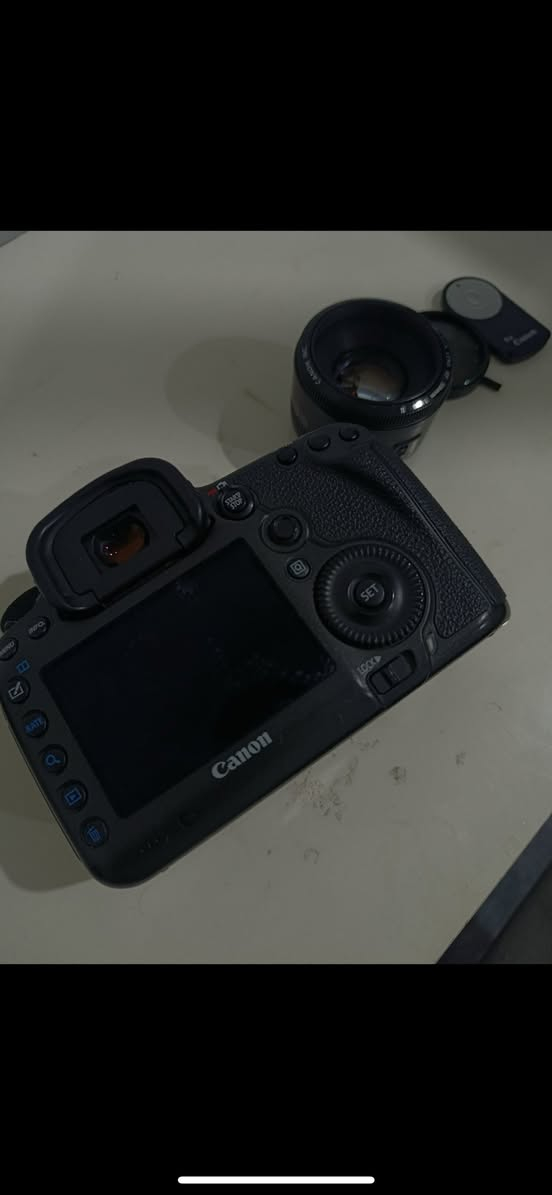 كاميرا canon 5DS
بدقة 50 ميگا بيكسل
نظافة ١٠٠ بالمية
وياها عدستين 50 f1.8 و 35-80
3 بطاريات وميموري كارت
وياها كل الملحقات


**إذا كنت صاحب هذا الإعلان وتريد حذفه لأي سبب، رجاءا أرسل رسالة إلى الدعم الفني**