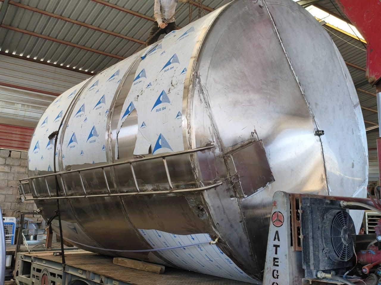 خزان ماء مصنوع من الستانلس ستيل (Stainless Steel) نوع غذائي وكيميائي، مقاوم للصدأ والتآكل، مطابق للمواصفات الصحية، آمن لخزن مياه الشرب والسوائل الغذائية والكيميائية. 🔧✨ تصنيع خزانات بجودة عالية في معمل البو خضير ✨🔧

نقدم لكم خزانات مصنوعة من حديد كرفنايز (مغلون) وحديد أسود،
بمواصفات دقيقة وجودة ممتازة تناسب مختلف الاستخدامات:
💧 مياه
⛽️ ديزل
🧪 مواد كيميائية
وغيرها حسب الطلب...

✅ تفصيل حسب الطلب
✅ لحام دقيق ومتين
✅ شحن متوفر لجميع المحافظات

📍 العنوان: الأنبار – الفلوجة – شارع السد، مجاور مطعم غصن الزيتون

📞 للاستفسار أو الطلب واتساب أو اتصال :
***********
***********
***********

📌 معمل البو خضير – ثقتكم سر نجاحنا

---

#خزانات_حديد #بليت_مغلون #بليت_اسود
#معمل_البو_خضير #خزانات_مياه #صناعة_محلية #جودة_عالية
