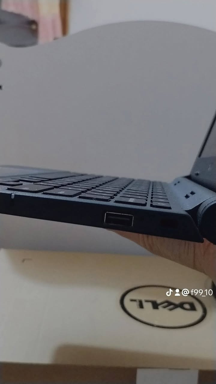 لابتوب دل f22
شاشه 12.5 انج فول HD
حجم الذاكره 16
عشوائيه 4
كيبورد عربي انكليزي
دبل سبيكر
منفد Usp 2
منفذ سماعات AUX
HDMI تقدر تربطها على التلفزيون
بطاريه 10000ملي امبير
تشغيل متواصل 3 ساعات الى 4 ساعات

الابتوب يربط على ماوس خارجي 
كيبورد خارجي
وطابعه Hdmi
الجهاز يوصلك نضام الكروم تريده يبقه كروم تريد تحوله وندوز
السعر 50 الف


**إذا كنت صاحب هذا الإعلان وتريد حذفه لأي سبب، رجاءا أرسل رسالة إلى الدعم الفني**