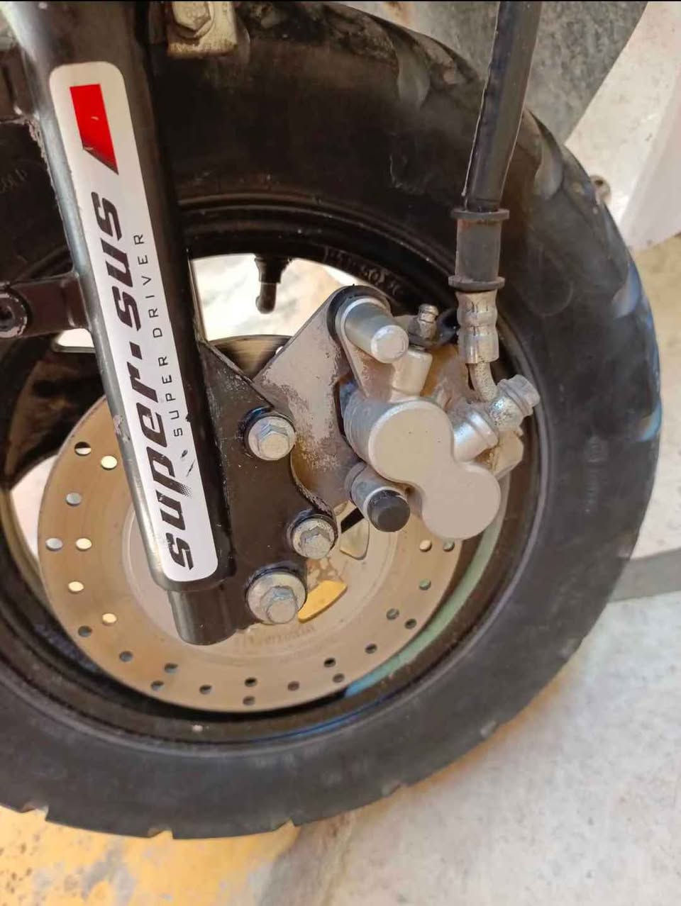 السلام عليكم  
دراجة ماكس FS 
غير مفتوحة بلاد 
شلعه ومعدل 
تشتغل نكرة سلف 
تايرات جدد 
جميع اجزاء الدراجة تشتغل 
فقط كفر الدشبول الاسود مكسور يحتاجله تبديل 
السعر 375
للتواصل مراسلة الصفحة 
او واتساب ***********
..
(مكاني كربلاء) كربلاء, العراق
