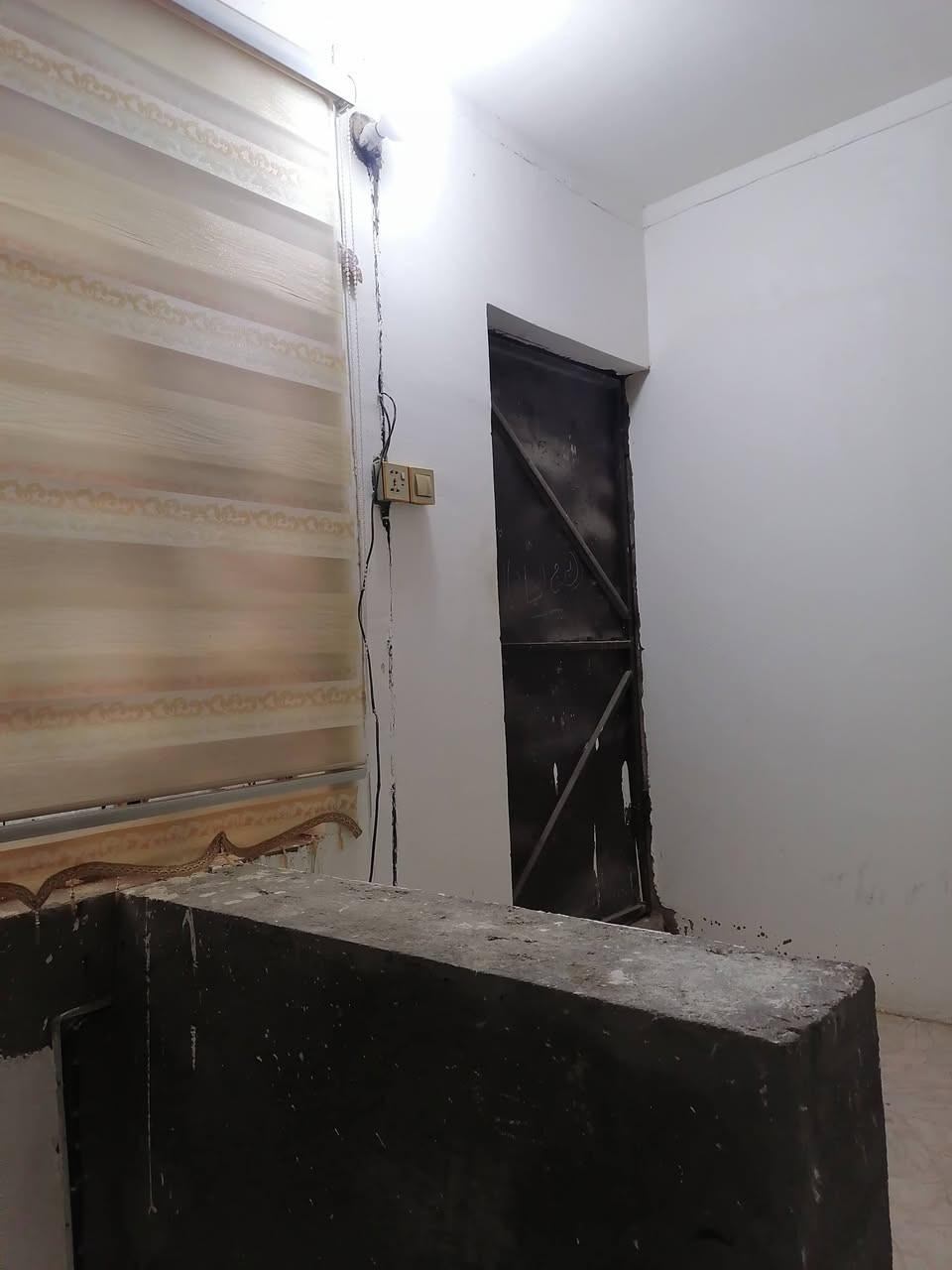 دار ١٠٠ متر طابو صرف
واجه ٥ ونزال ٢٠
البناء طابوق عكادة
طابقين
الطابق الأرضي 
غرفة نوم
مطبخ
صاله
صحيات
منور
طارمه كبيره 
نقص استقبال مابيه
الطابق الثاني
صاله
غرفة نوم
عالي عن الشارع وخدمات كامله تبليط رصيف ماء مجاري كهرباء
السعر ٦٥ مع مجال قليل
الموقع الديوانية حي الصدر الرابع قرب حسنية ابو طالب
للاستفسار أكثر مراجعة مكتب التوكل للعقار الكائن في حي العسكري شارع ٣٠ او الاتصال والمراسلة على الواتساب على الرقم *********** 
السعر ٦٥ مع مجال
