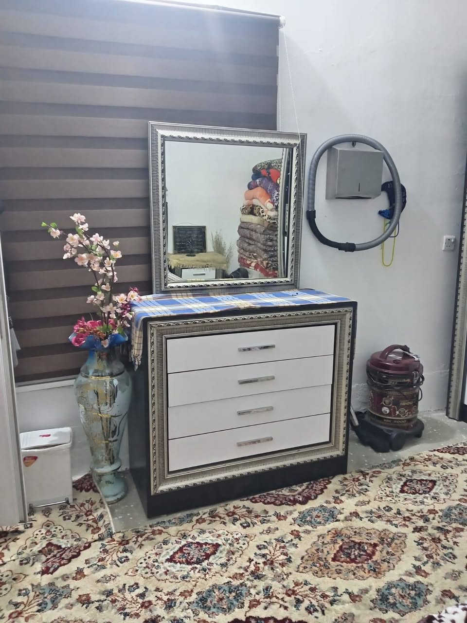 غرفة نوم نظيفة جدا السعر 350 الف
للتواصل *********** واتس اب
