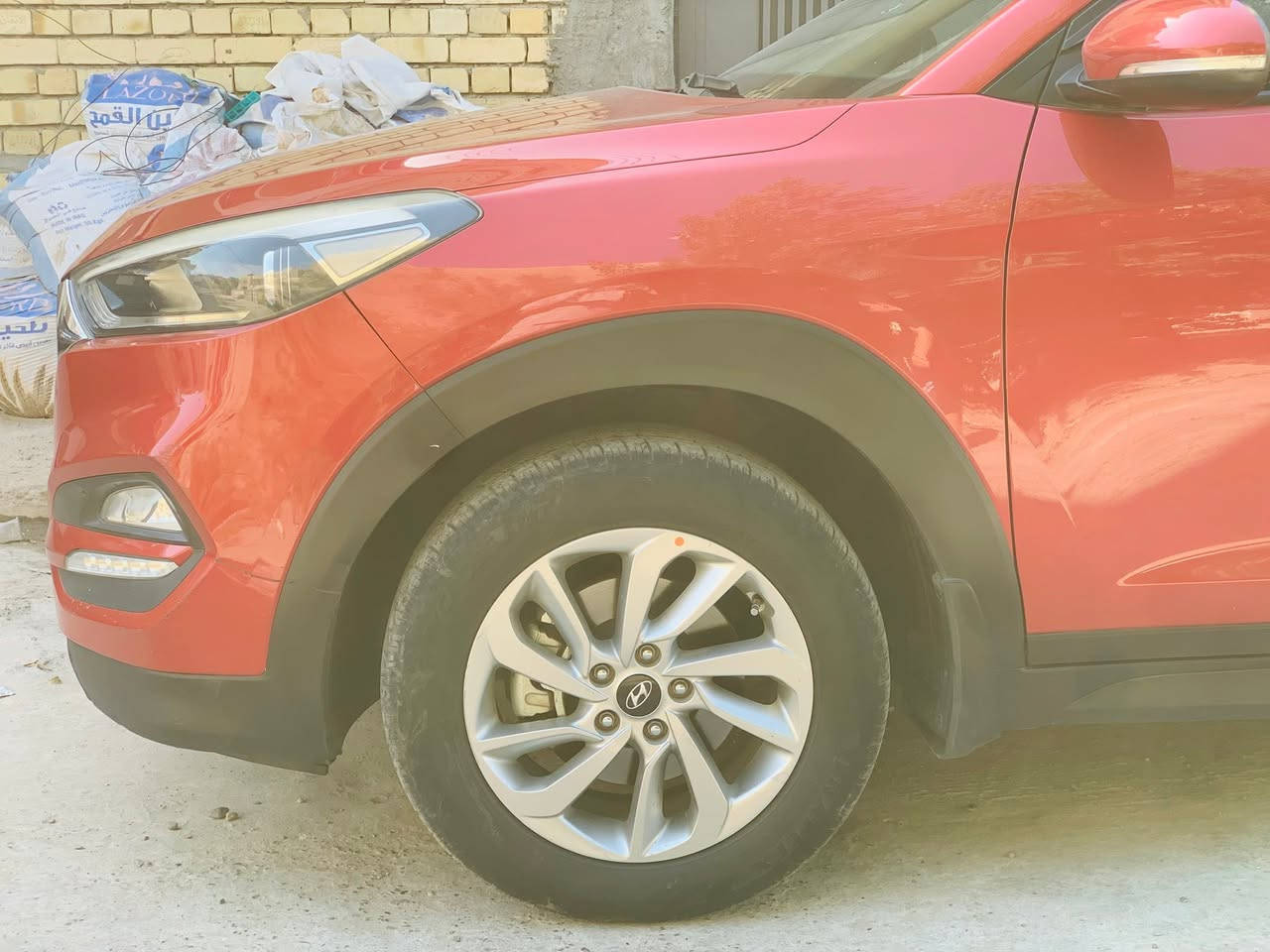 توسان خليجي موديل ٢٠١٦  مكفول من الصبغ والفتح بارد كد اربع اصابع فقط  
محرك ٢٠٠٠ دوش
 مري كهرباء
بانوراما
حساسات
كشن كهرباء
تحكمات استيرن 
شاشة
مكان السيارة بغداد سيدية حي الاعلام
***********
