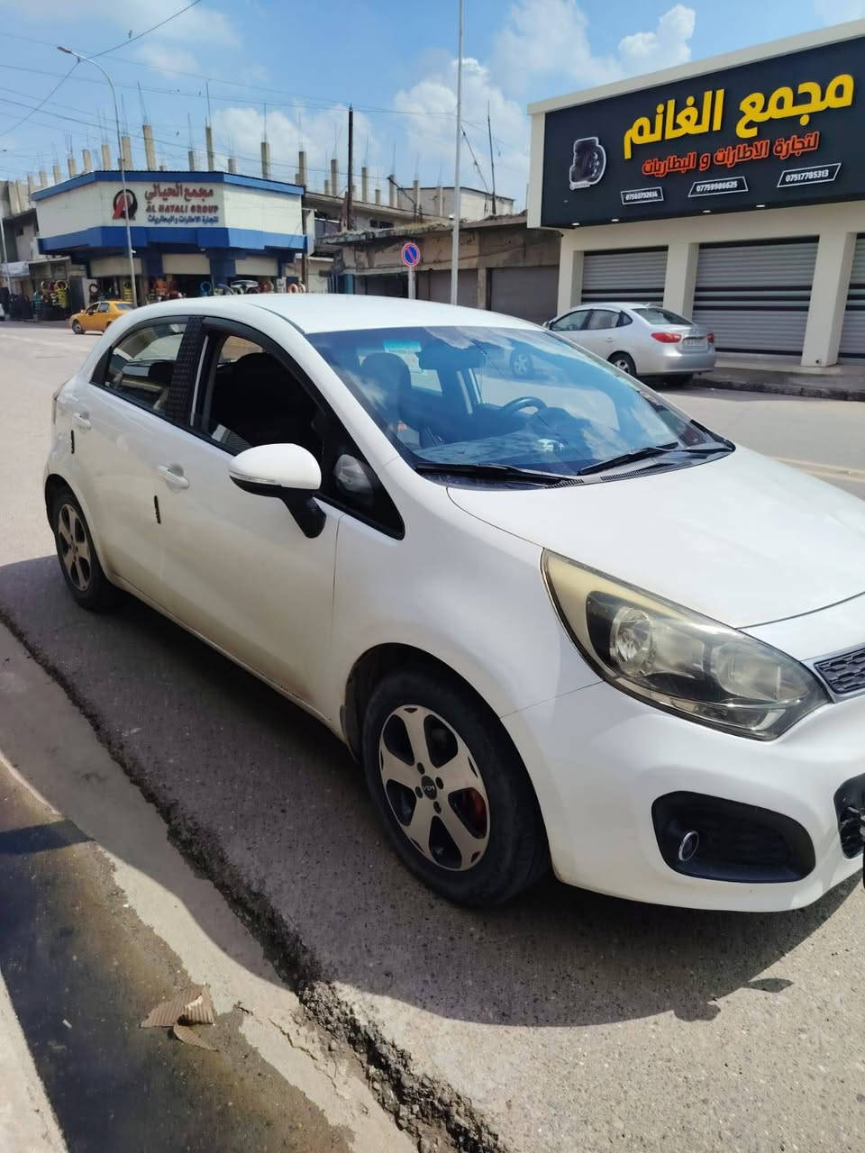 السلام عليكم 
كيا ريو 🚗 
وراد كوري 
موديل 2014
رقم أربيل دولي 👋 سنويه جديده 🙋 
شرط التحويل 🚦كابون بانزين ⛽ 
محرك 14محرك وكير شرط 👋 
طخم تاير طخم امامي خلفي جديد 👋 
📢 السياره بدون ظرر شرط وكدام 👀 
🛑#السعر 95$💸 وبيها مجال 
#العنوان #الموصل #موصل_الجديده قرب جامع الايقظه شارع البطاريات 
🛑 1️⃣ اوقات العمل🕰️الاتصال من الساعه التاسعه صباحا الى الساعه العاشره ليلا🛑
🛑2️⃣بلتلفون قفل ماكو تعال ودفع سعر اليعجبك 🛑
#مكتب_ارض_السلام #لبيع_وشراء_السيارات 
🛑 #باداره/ سلام الراشدي 
***********📱كورك 📞
***********📱اسيا📞
