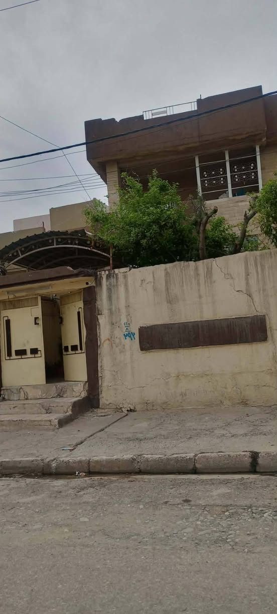 السلام عليكم
بيت للبيع
 ٢١١ متر الواجهة ١١ متر
يحتوي الطابق الأرضي ع غرفة نوم وهول واستقبال
الطابق الثاني ٢ غرفة نوم و غرفة صغيرة
الموقع دورة اليرموك الفرع المقابل لمنتزه الربيع.
للتواصل..
***********
