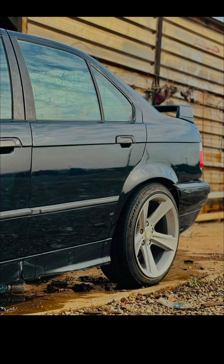 السلام عليكم
بي ام دبليو BMW
E36 320i
مكينة 20 مسكر اصل بلادية كير عادي 
تبريد نقص غاز 
صبغ عام بدون ضربه جديد درجة اولى 
رقم بغداد دولي بأسمي سنوية وهزه ممنتهية
بيها نقوصات بسيطة 
السعر 35
مكاني بغداد البياع
الرقم *********** موجود واتساب
