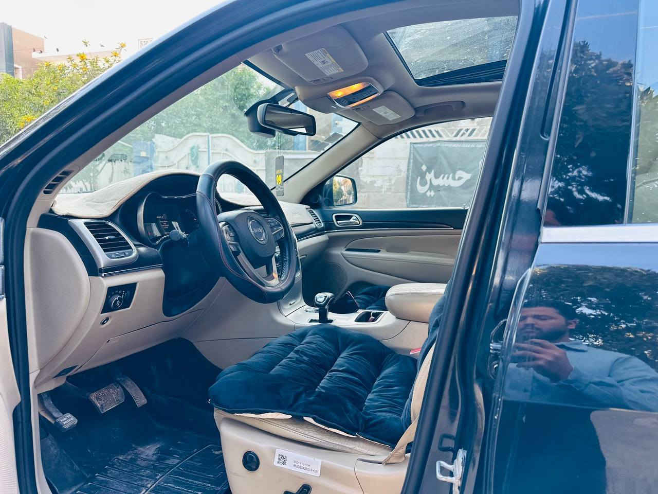 السلام عليكم
للبيع جيب كراند شيروكي
الموديل 2014 لمتدد
محرك 3600 6سلندر فور ويل 4X4 
رقم بصره دولي  تحويل مباشر  ماشيه 127
مواصفات السيارة فول ١/١

-فتحه
جنطه كهرباء 
-بصمه تشغيل وبصمة ابواب
-كراسي جلد مع تدفئة وتبريد 
-كراسي تحكم كهرباء جهتين 
-ذاكرة لحفظ وضعيات الجلوس
-ويل كب قياس 20 وتخم تاير 
- ستيرن كهرباء
-دمام خلفي 
-شاشة كبيرة 
-اشاير بالمري 
-حساس امامي وخلفي 
- اشاره ترحيب بلمري
-تشغيل عن بعد
- نظام بريك اوتوماتيك
-شاشه كبيره وكامره دواره
- المصابيح الامامية LED لايت
-نضام eco سياره نضيفه وجديده 
السيارة حادثه ربع بابين الجهه اليمنى  بجم كبس شواصي ولغود مكفوله مكاني بابل المدحتيه السعر 170 بيع فقط للأستفسار ***********ومن الله التوفيق
