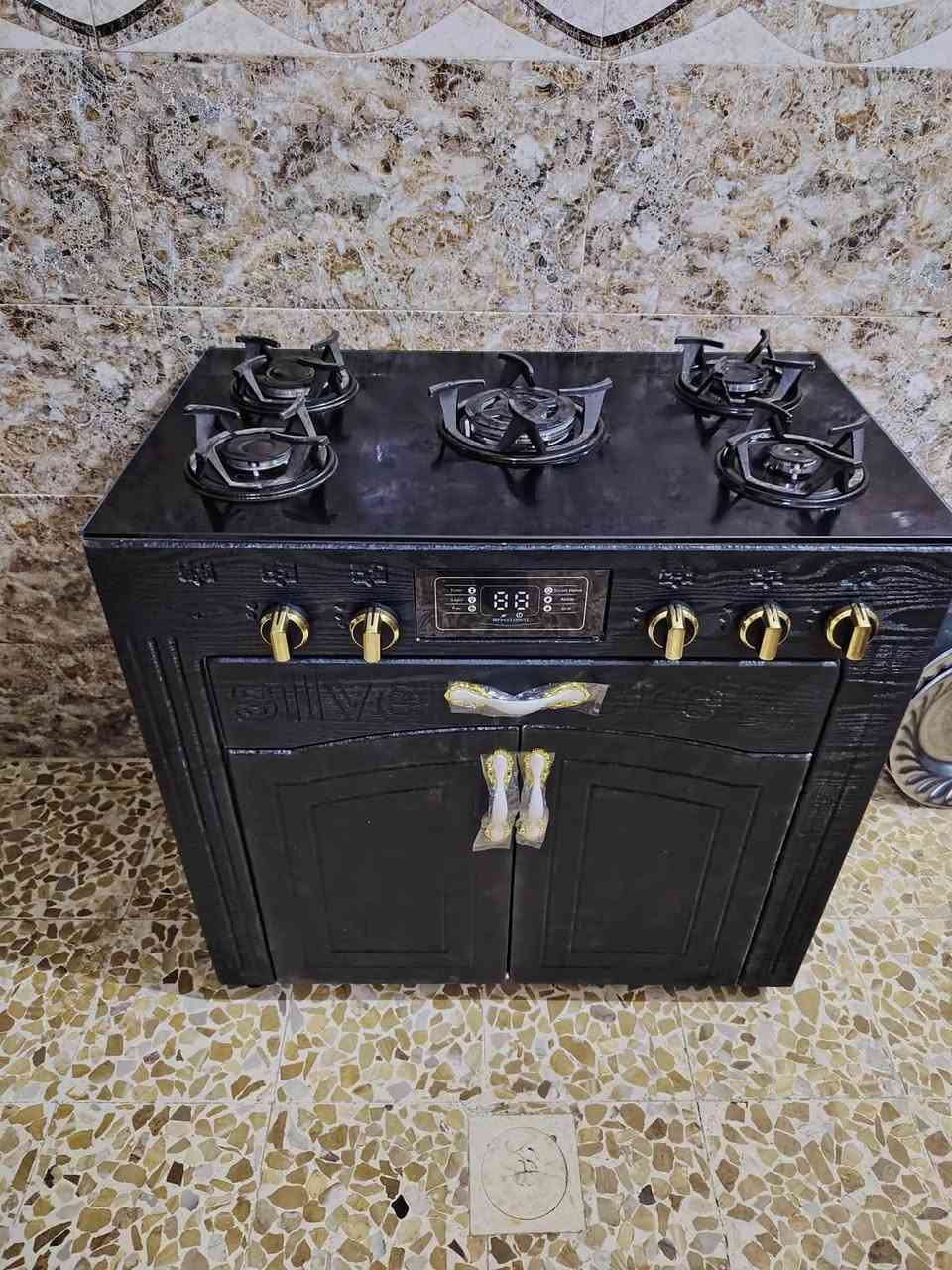 للبيع طباخ بلازمة مامستخدم..والثاني طباخ ابو الفرن بسعر مناسب سبب البيع صغر  المكان.... العنوان موصل الأيسر. مكلفة بالنشر.. الشراي يتصل عالارقام ***********///***********

