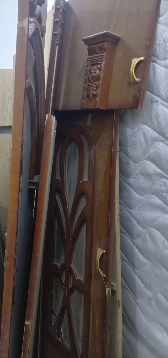 سلام عليكم غرفه اخشاب البيع انجاره مستخدمه واتصال على هذا الرقم على الواتس اب ***********
