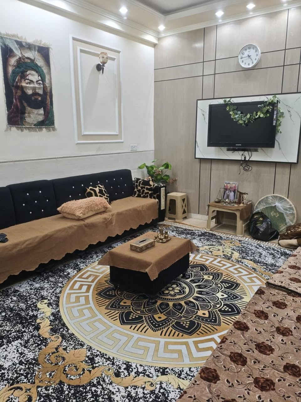 بيت للبيع في البلديات شارع المرور مساحه 100متر 3طوابق الواجها 7 نزال 14ونص زراعي بناء حديث ومرتب سعره 150مليون وبي مجال بسيط *********** استفسار

