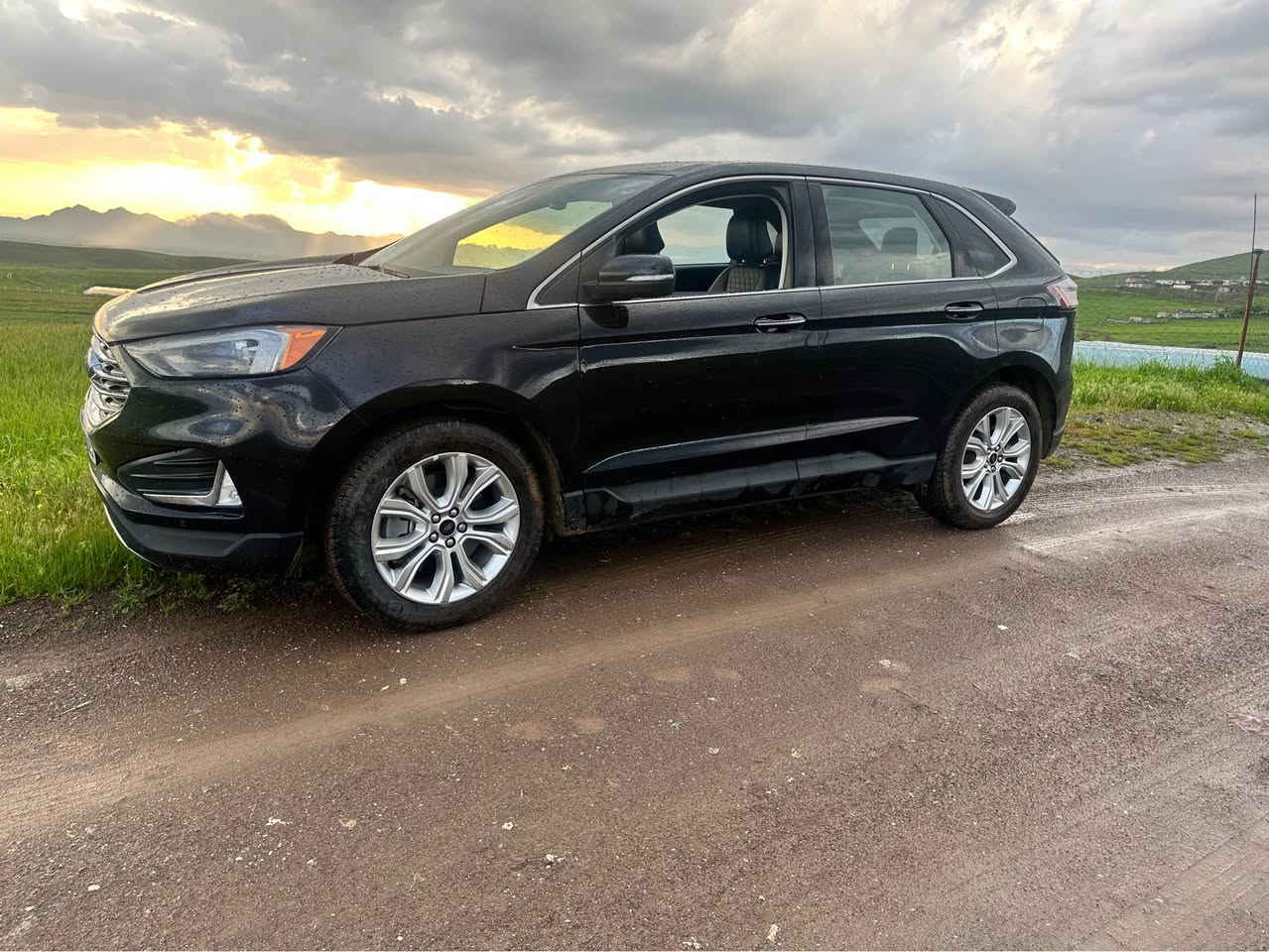 Ford edge 2023 titanium black 
فوولە تە نها پانۆراما نیە 
33مایل رۆشتوە 
بونیتی بویاغە لە گەل دوو سی شوین ساردی 
ئیرباگی سوکان و شانی تەقیوە 
سوکان دانراوە تەوە 

هه ر چوار تایەو پاتری  تازە یە 
رەقە م  هه ولیرە 
داوای 169 وەرەقە ی لیدە کەم 
وەتس ئەپ ڤایبەر تیلگرام 
*********** بشدار, السليمانية
